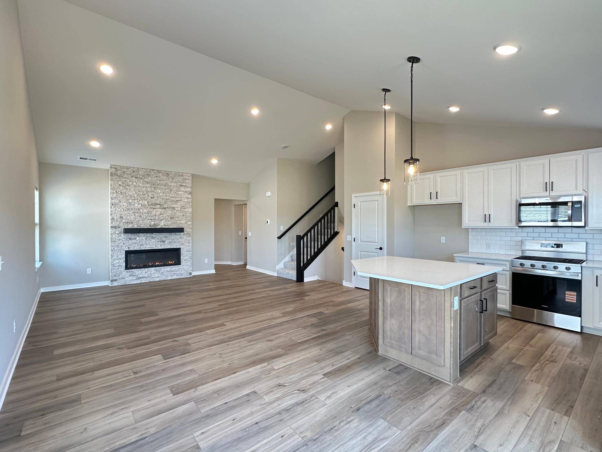 1664 Lund WAY, Shakopee, MN 55379
