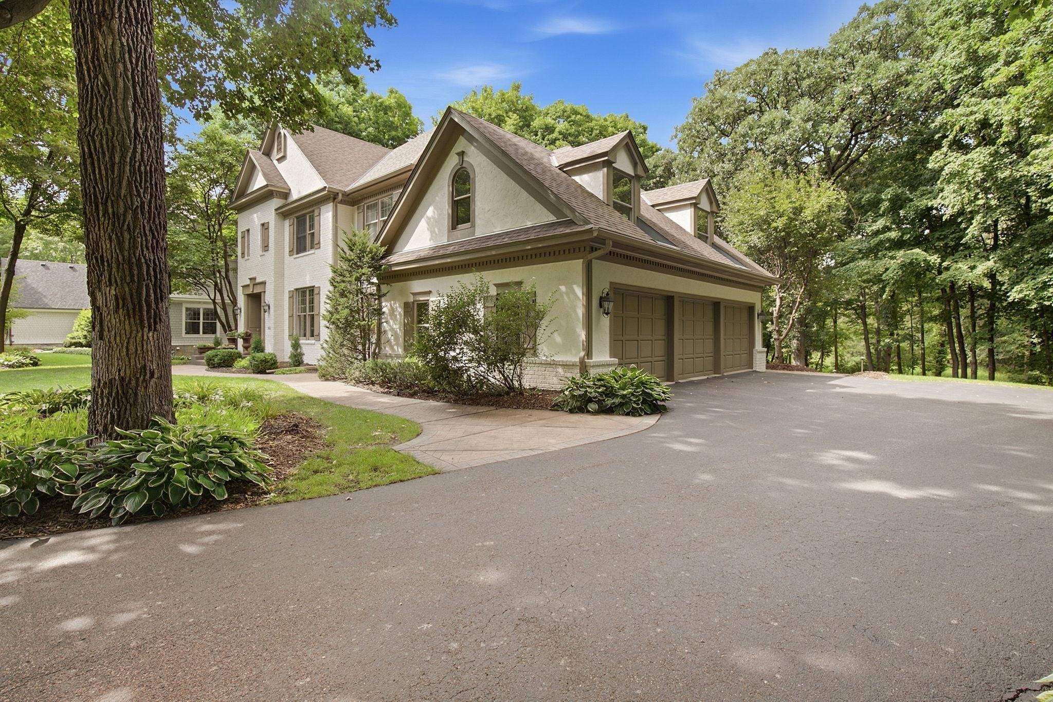 8662 Great Waters Alcove, Eden Prairie, MN 55347