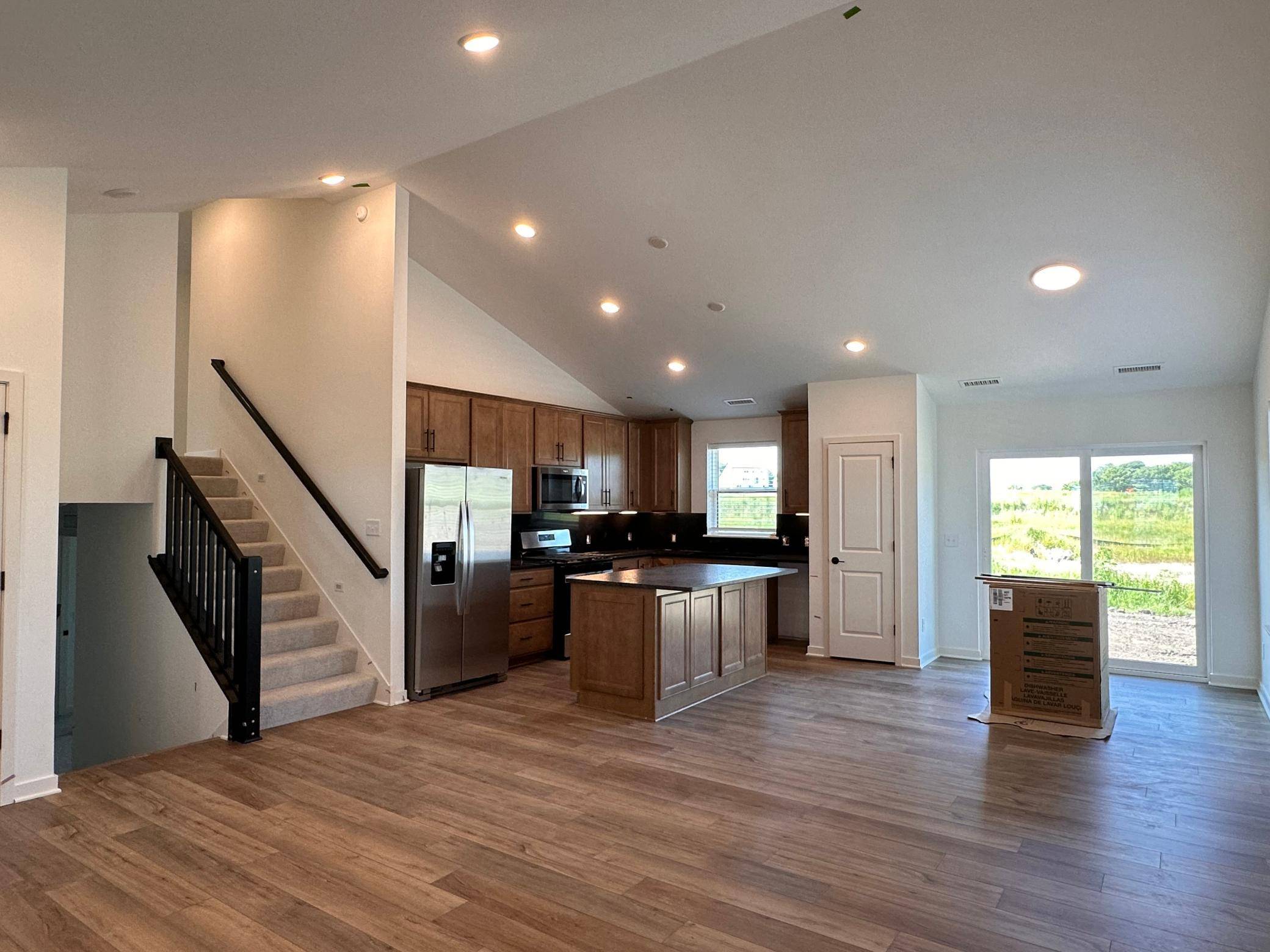 1652 Lund WAY, Shakopee, MN 55379