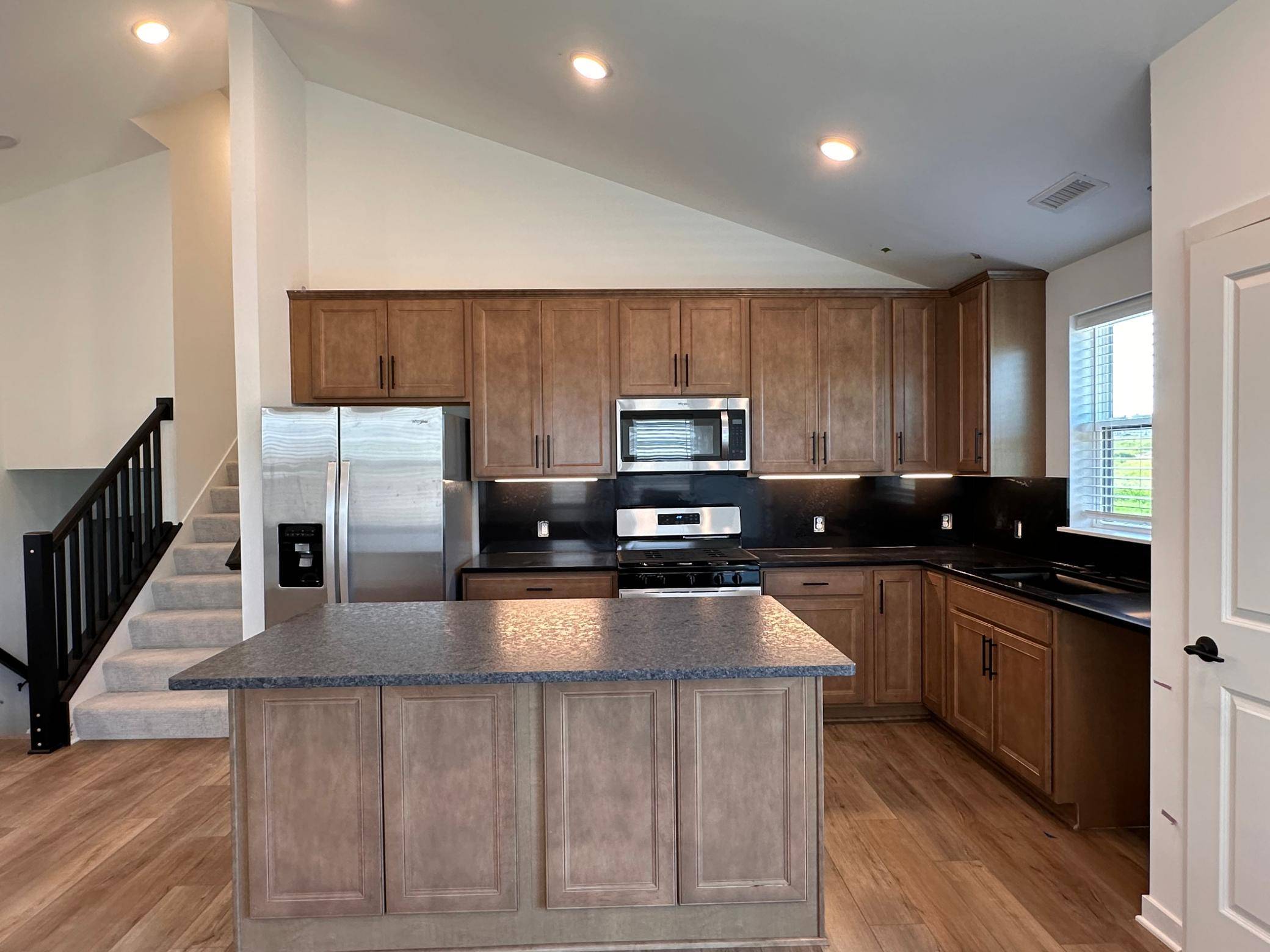 1652 Lund WAY, Shakopee, MN 55379