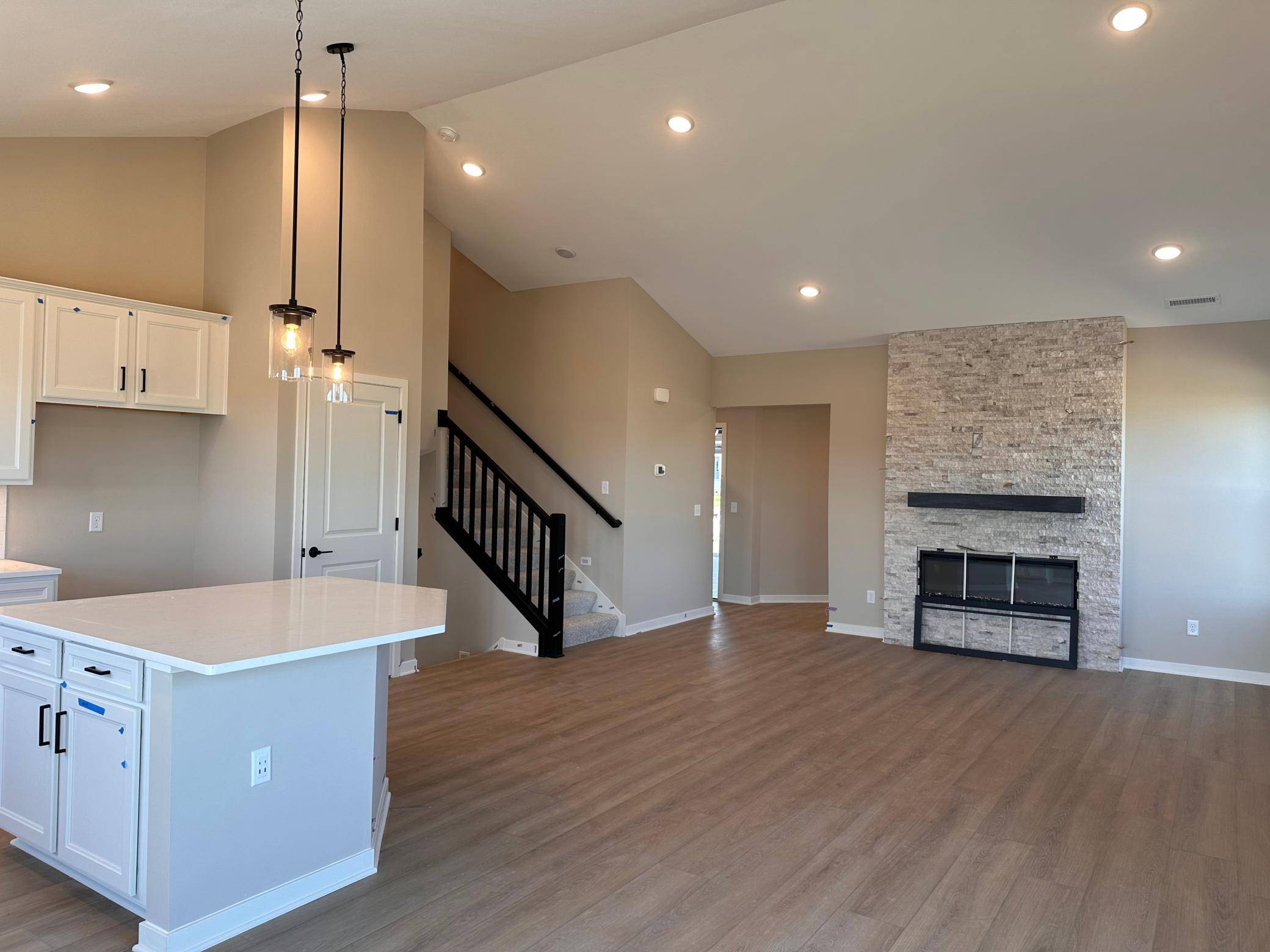 1649 Lund WAY, Shakopee, MN 55379