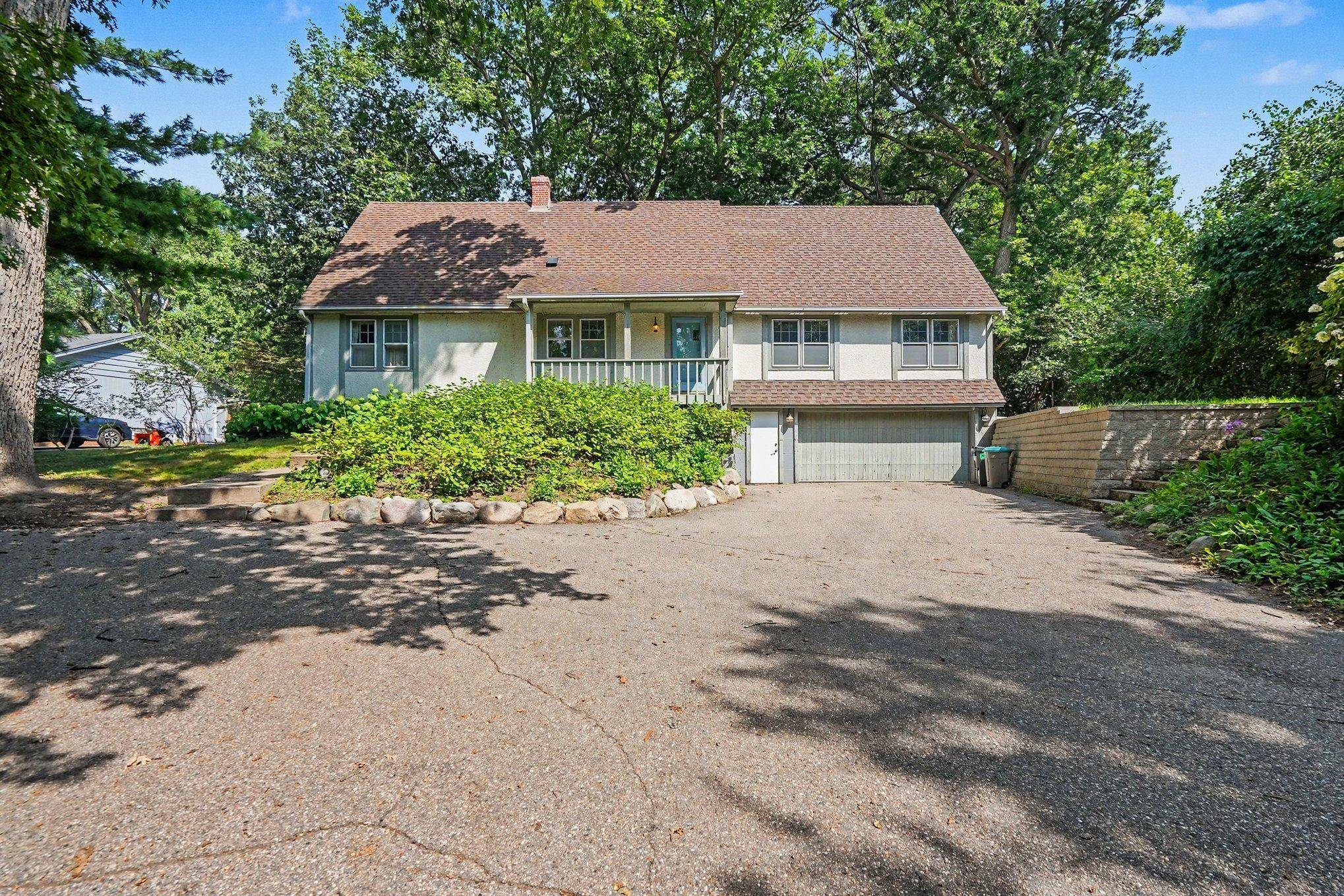 7017 Valley View RD, Edina, MN 55439