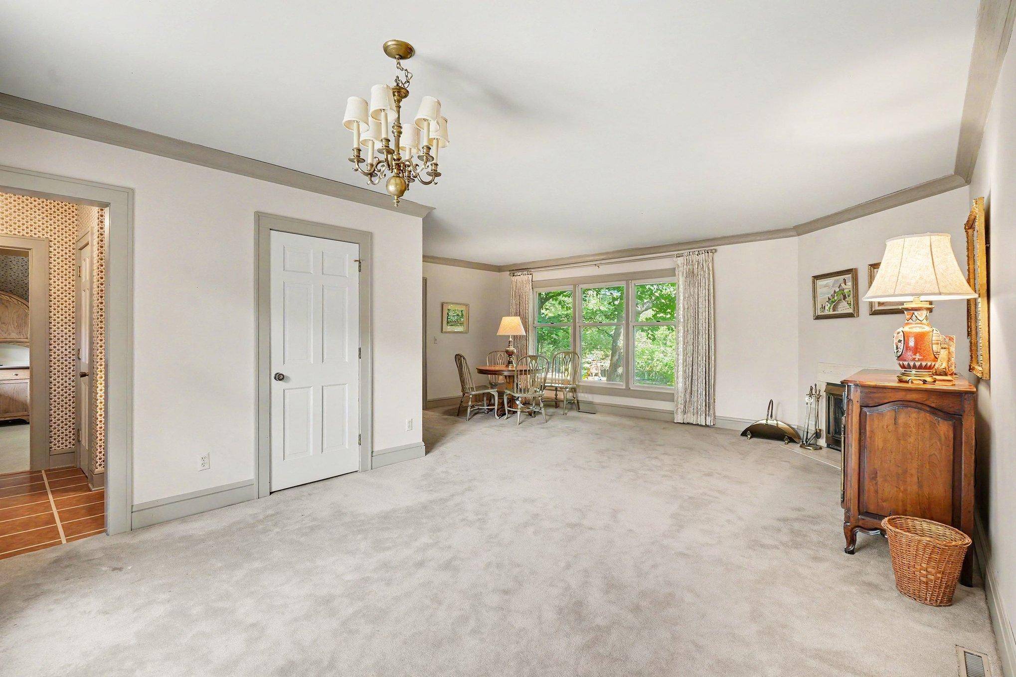 7017 Valley View RD, Edina, MN 55439