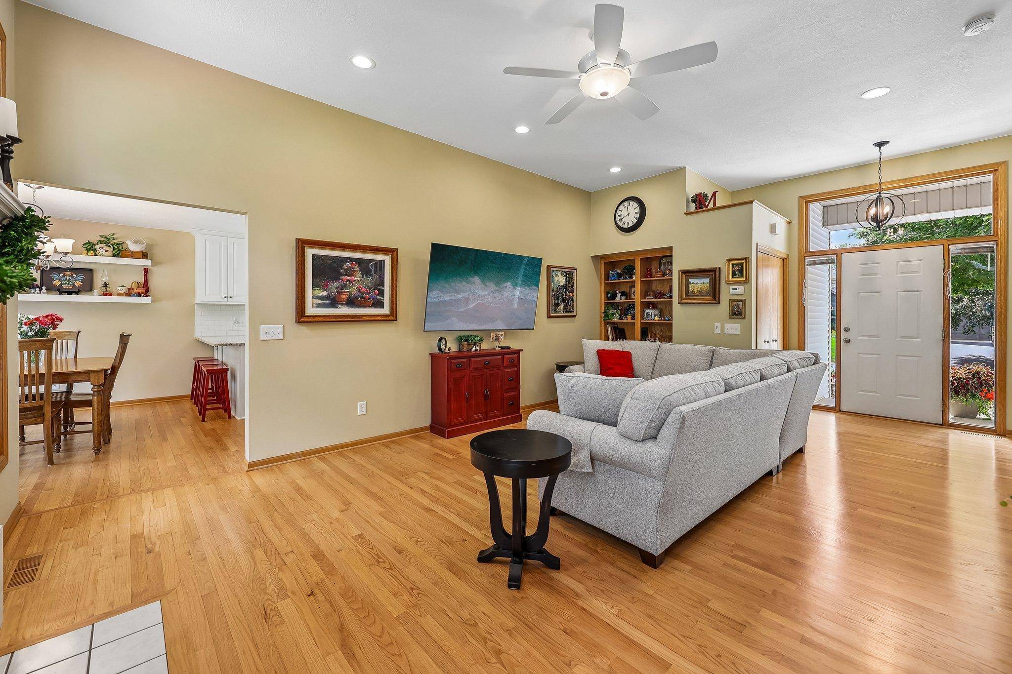 961 Coneflower CT, Eagan, MN 55123