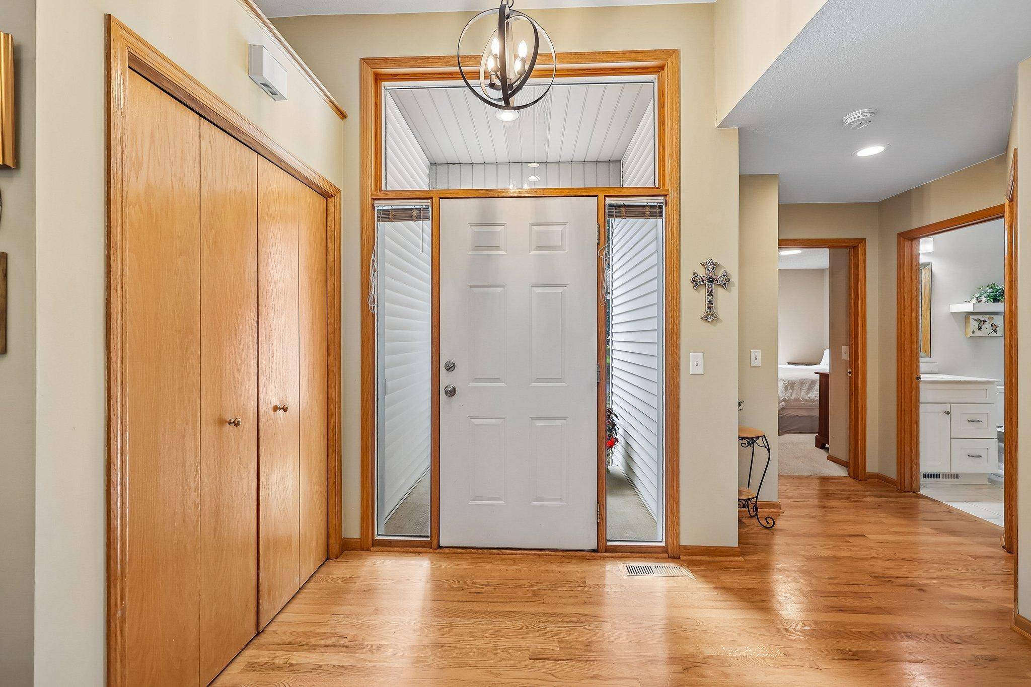 961 Coneflower CT, Eagan, MN 55123
