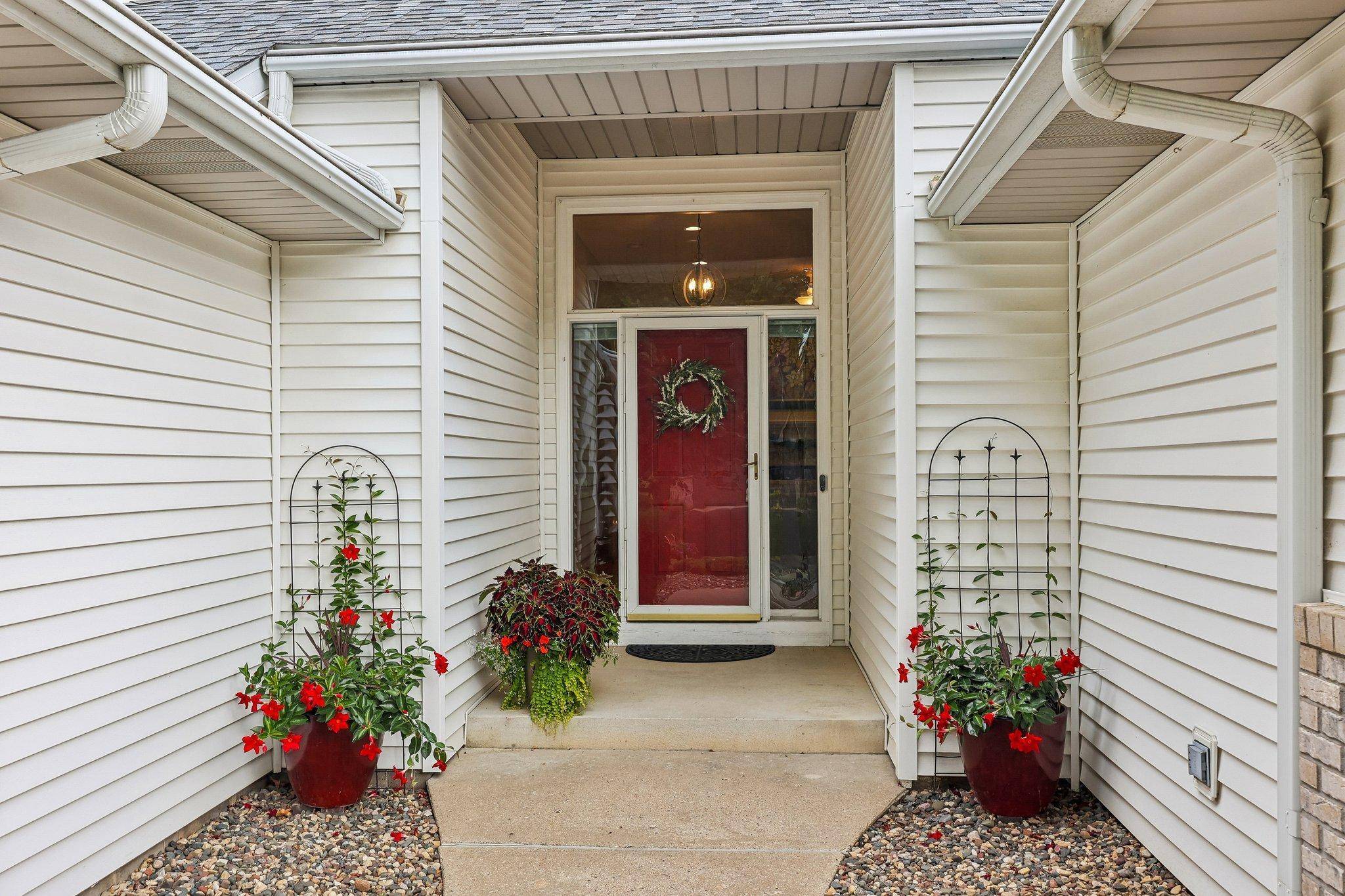 961 Coneflower CT, Eagan, MN 55123