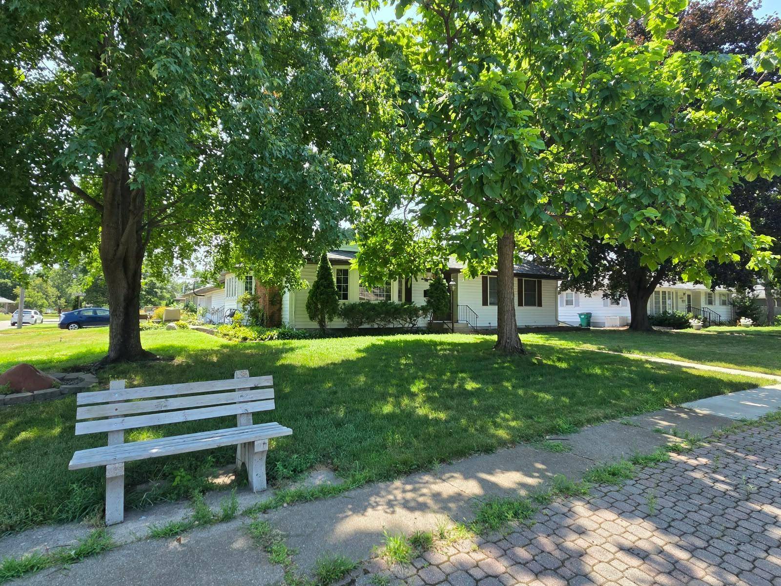 4401 Woodbine LN N, Brooklyn Center, MN 55429