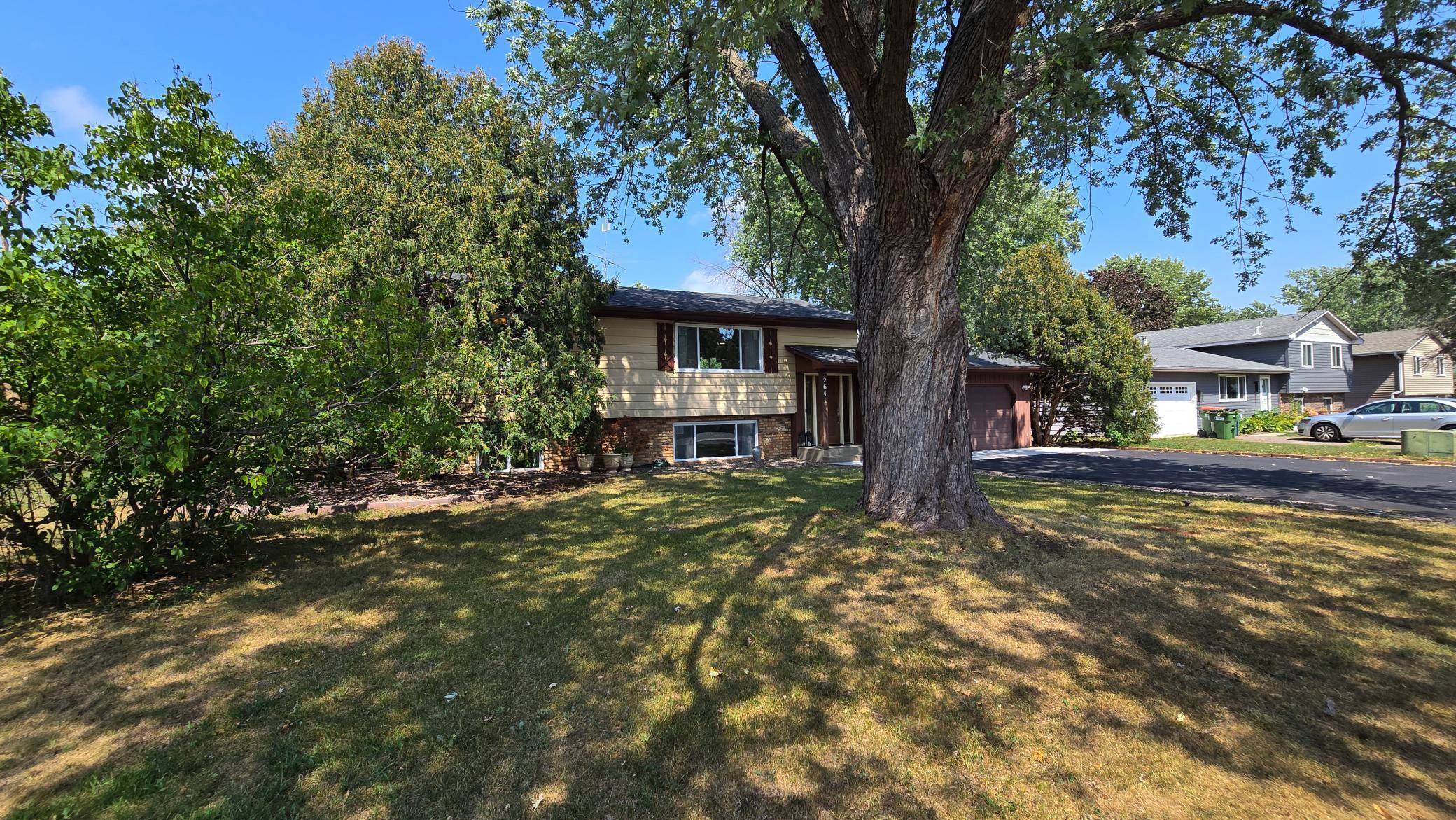 2641 Ridge LN, Mounds View, MN 55112