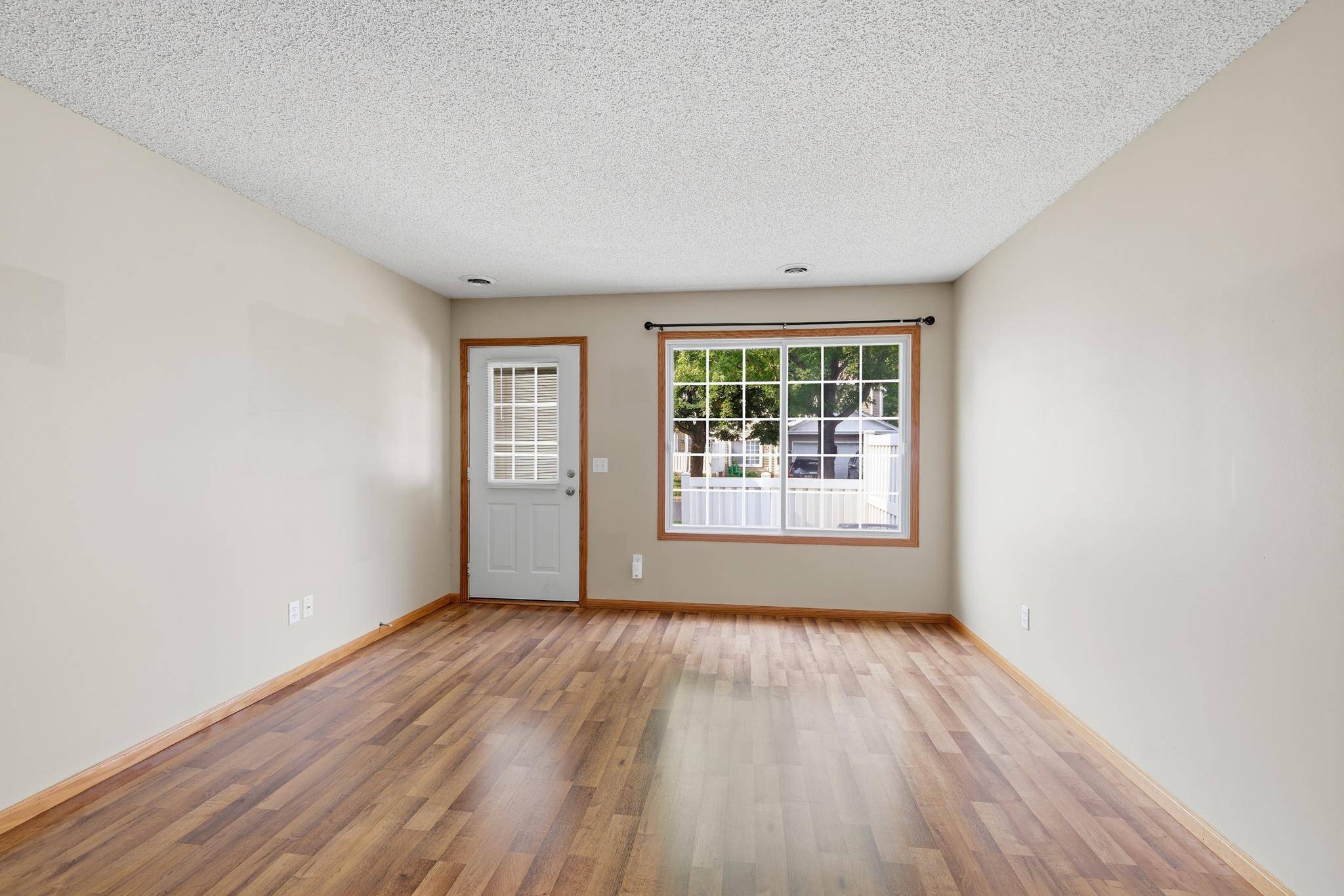 422 Leeward TRL, Woodbury, MN 55129