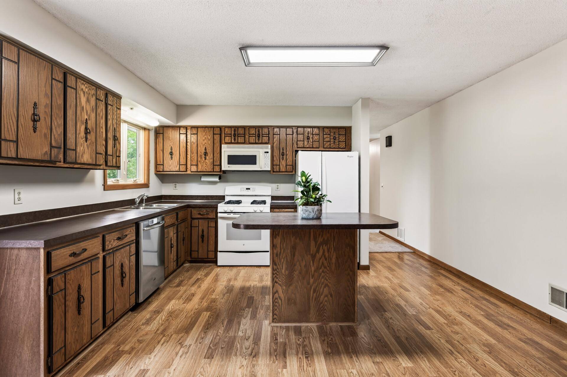 15849 Harwell AVE, Apple Valley, MN 55124