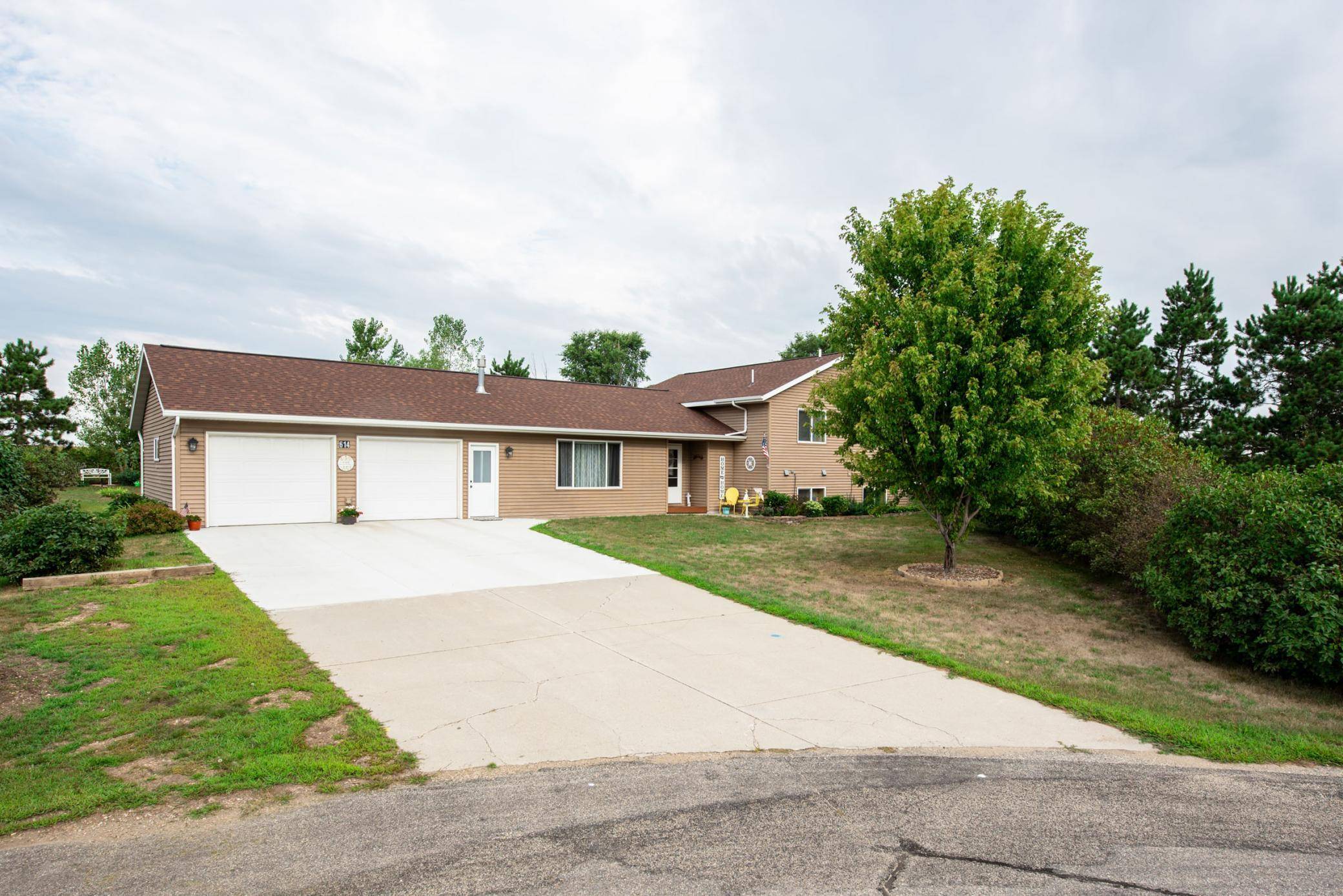 614 W Colfax ST, Parkers Prairie, MN 56361