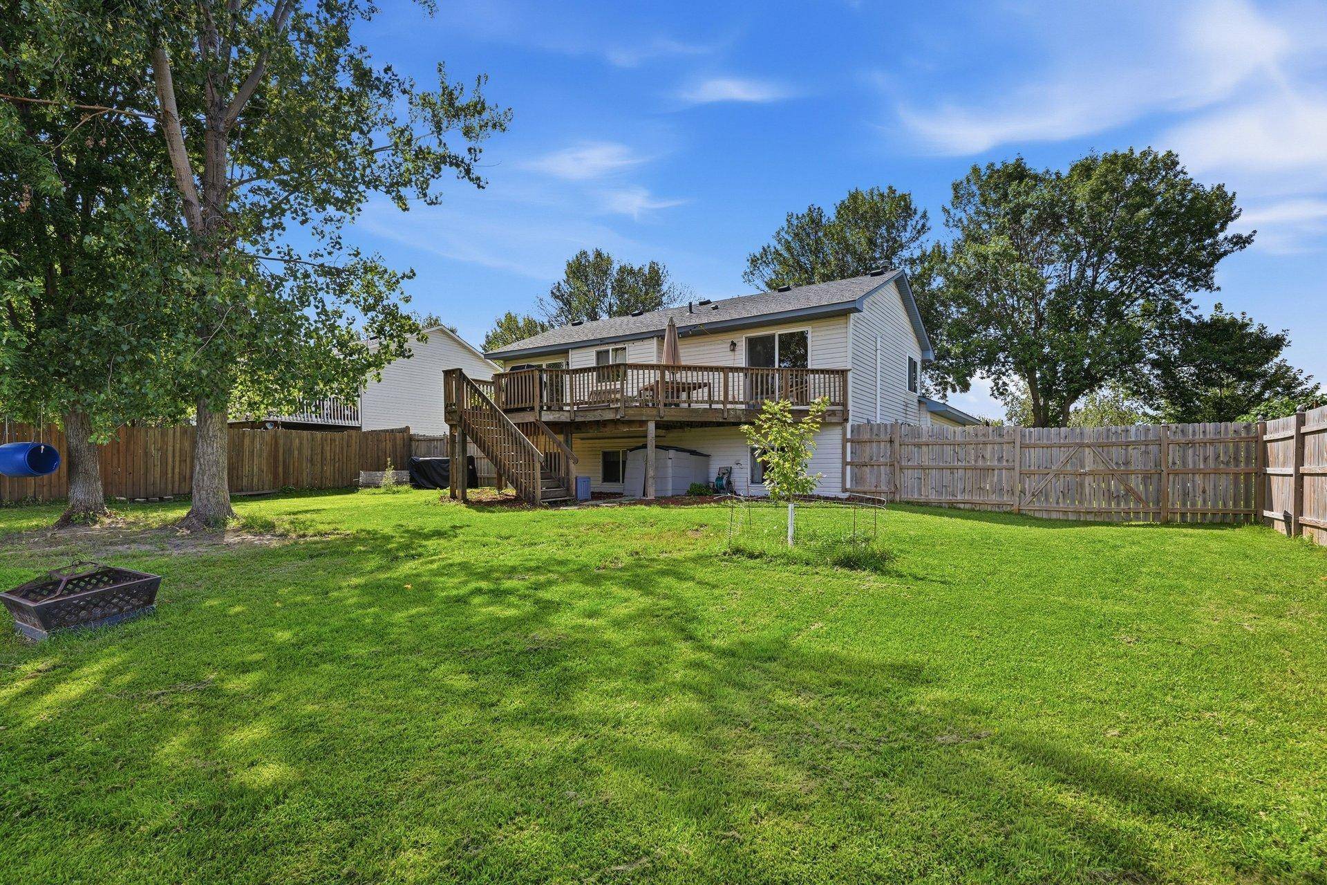 1074 Meadow ST, Cologne, MN 55322