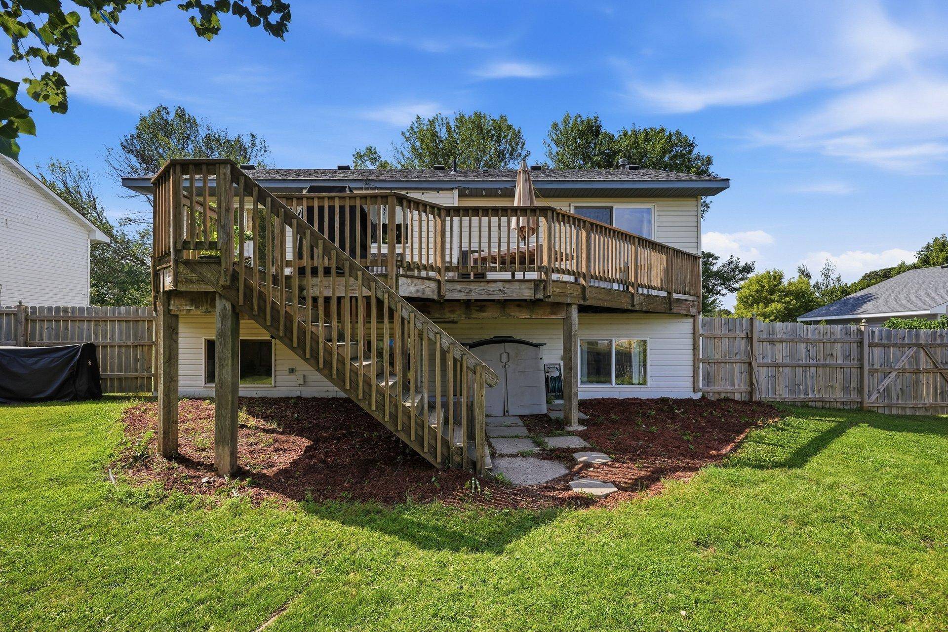 1074 Meadow ST, Cologne, MN 55322