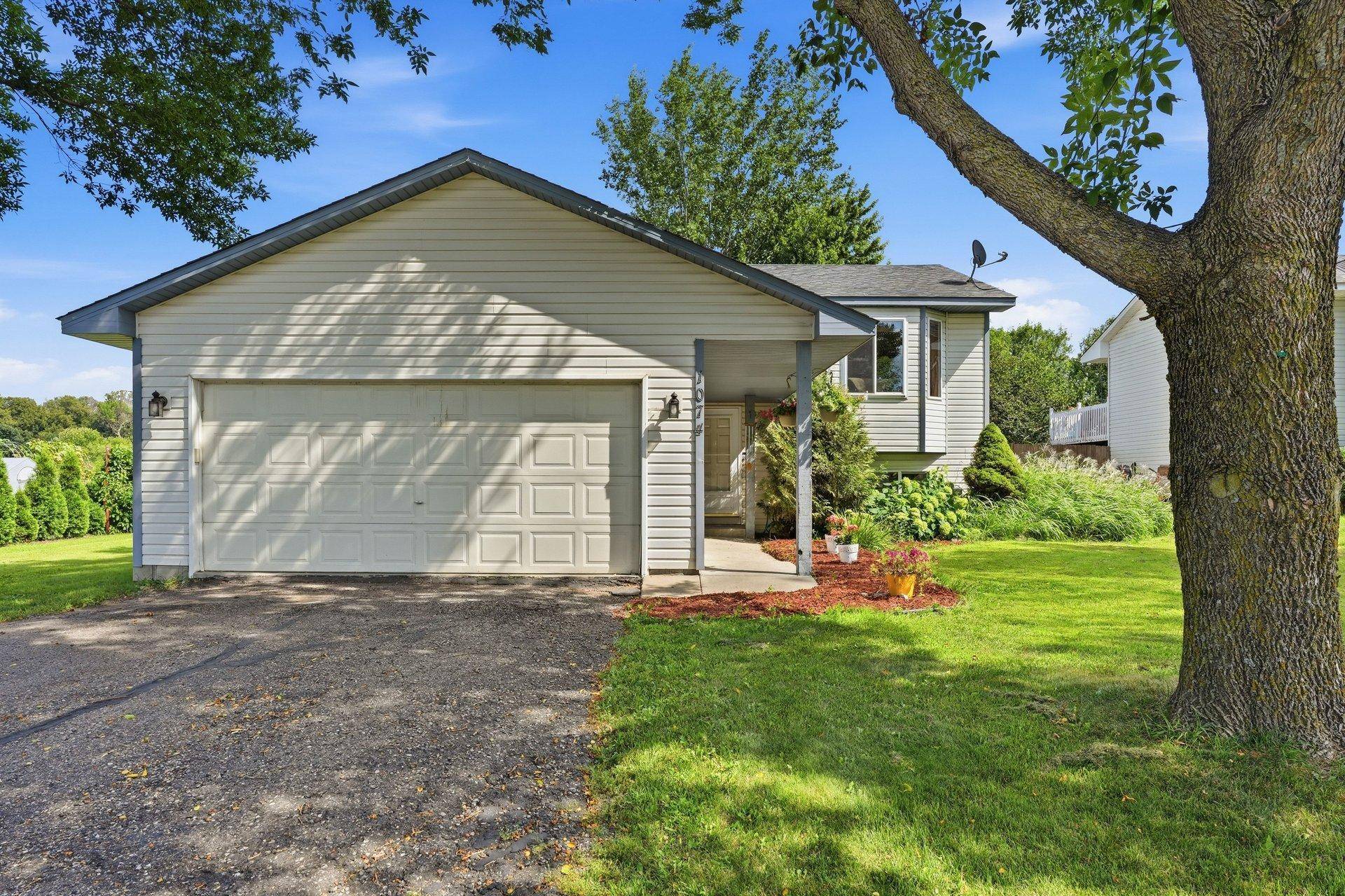 1074 Meadow ST, Cologne, MN 55322