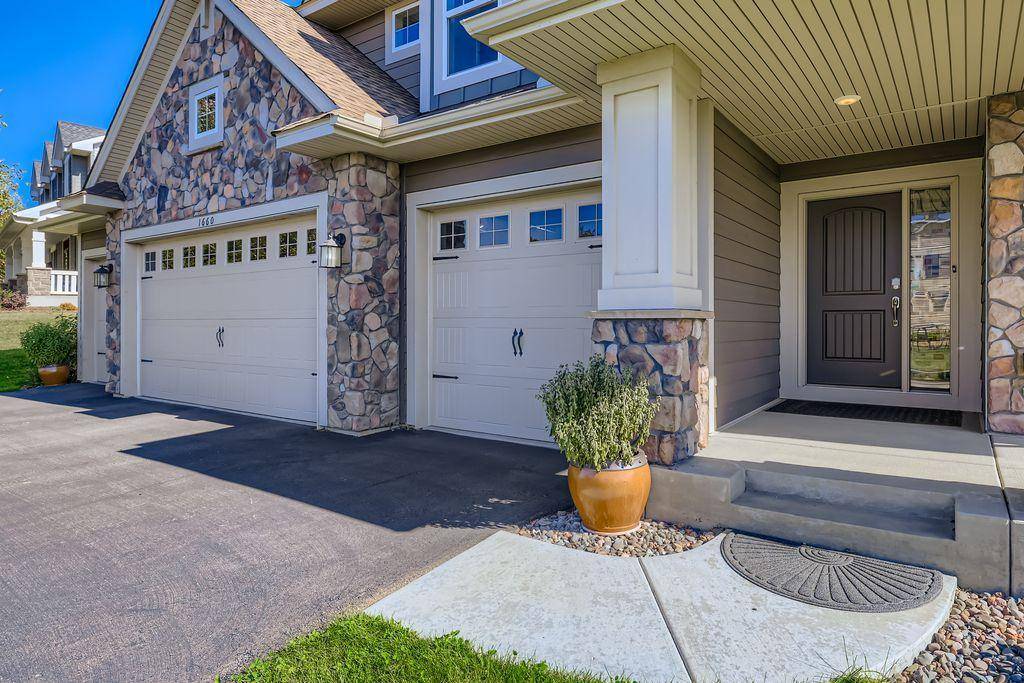 1660 Hackamore DR, Victoria, MN 55386