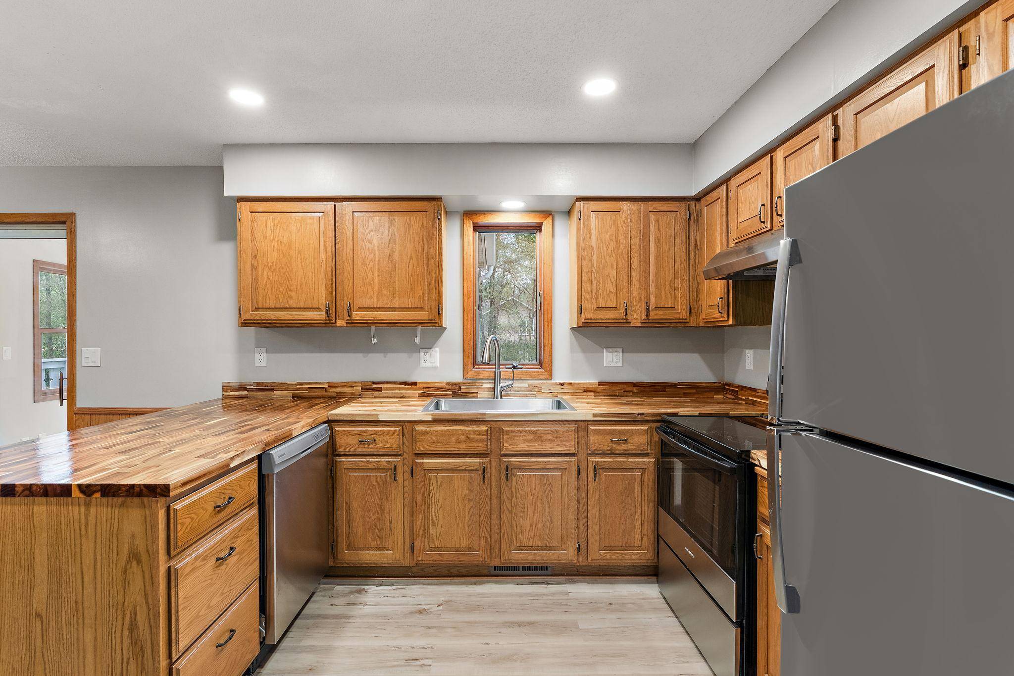 6520 Dawn AVE, Inver Grove Heights, MN 55076