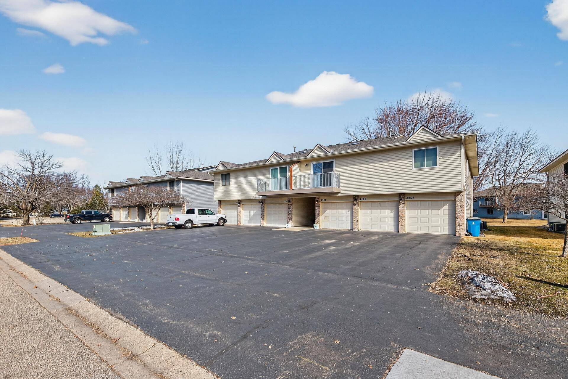 3306 Greenbrier ST #3306D, Vadnais Heights, MN 55127