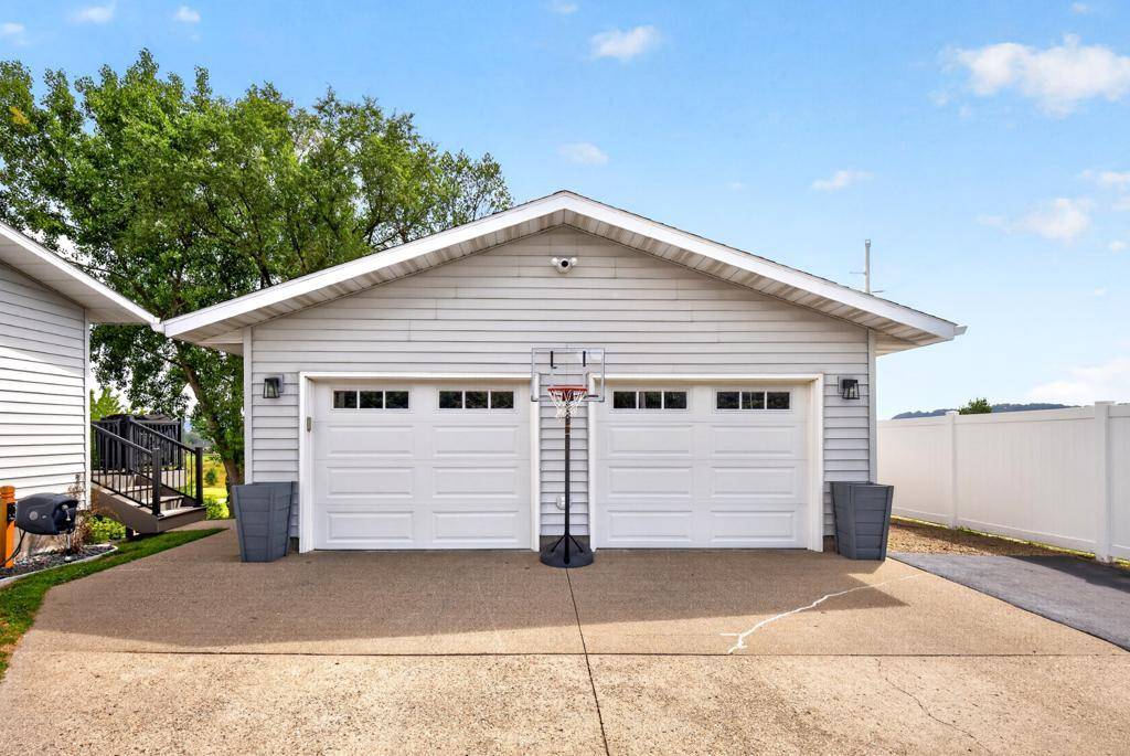 171 Hillwood DR, Lake City, MN 55041