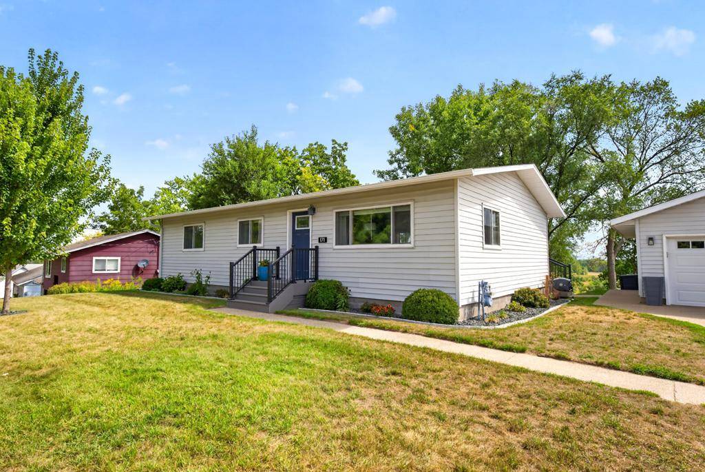 171 Hillwood DR, Lake City, MN 55041