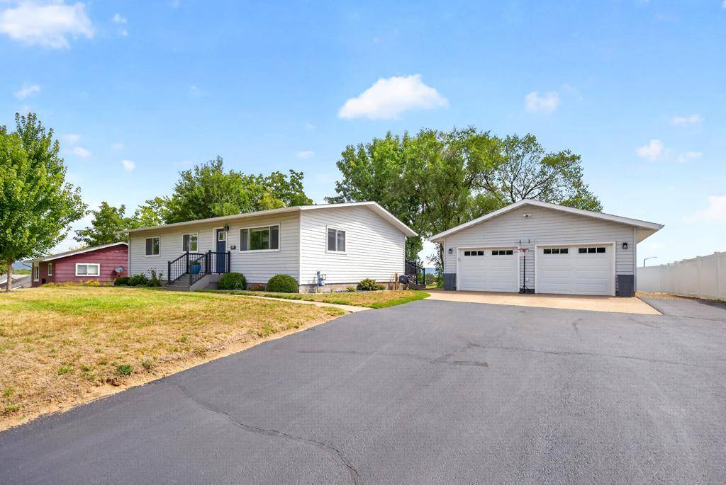 171 Hillwood DR, Lake City, MN 55041