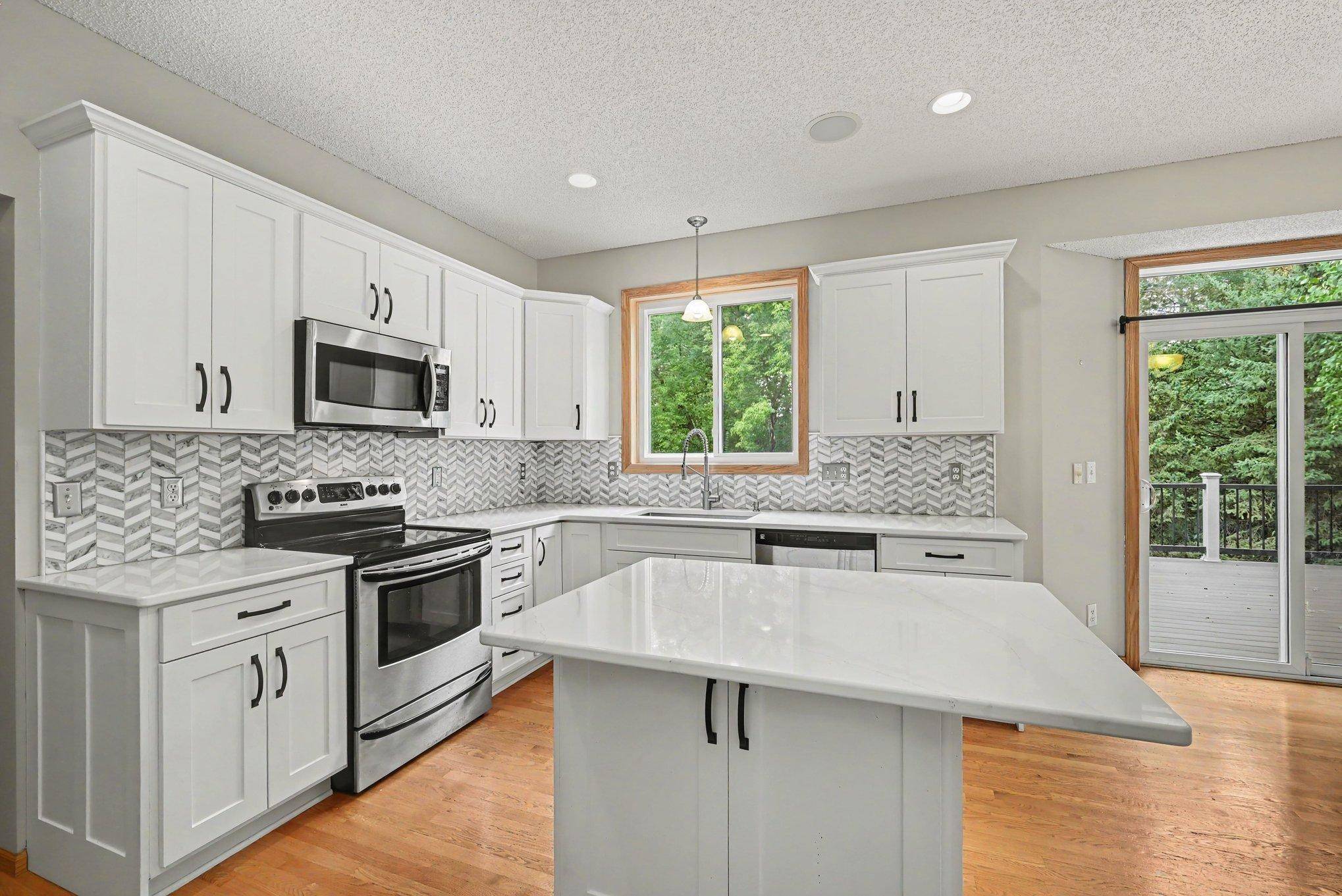 6034 Summit Curve S, Cottage Grove, MN 55016