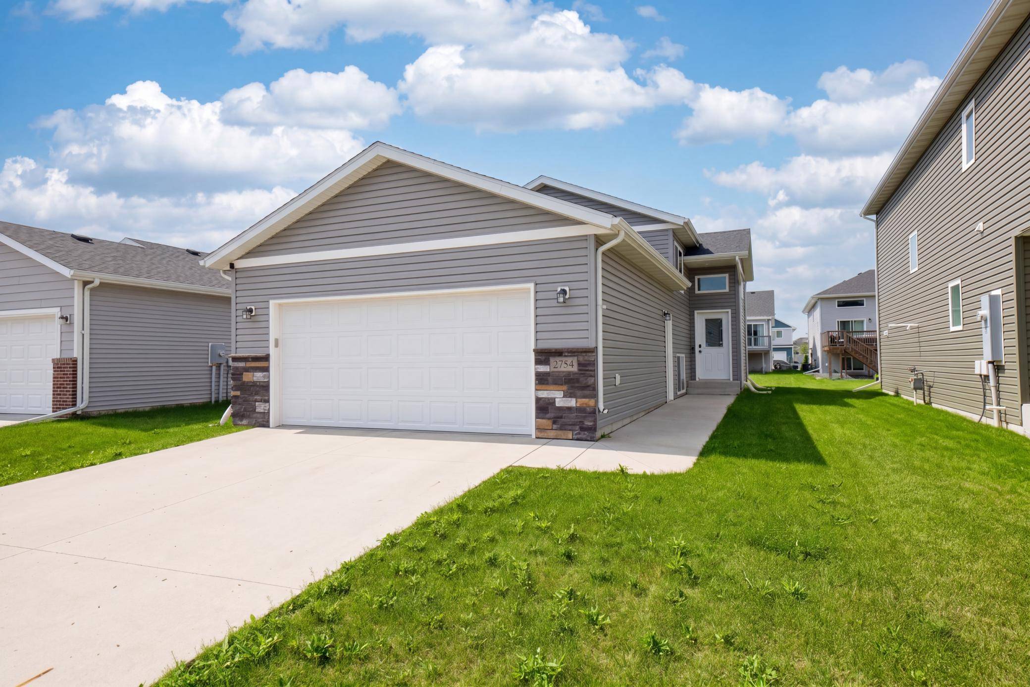 2754 10th ST W, West Fargo, ND 58078