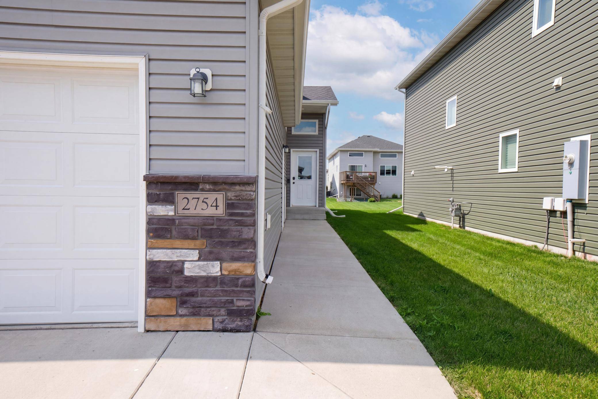 2754 10th ST W, West Fargo, ND 58078
