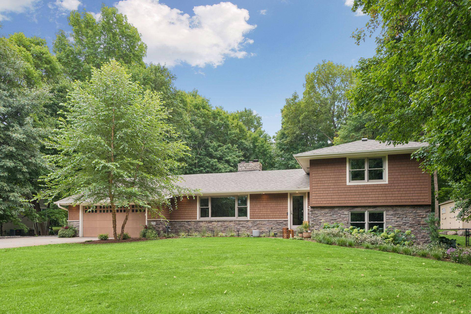 27885 Woodside RD, Excelsior, MN 55331