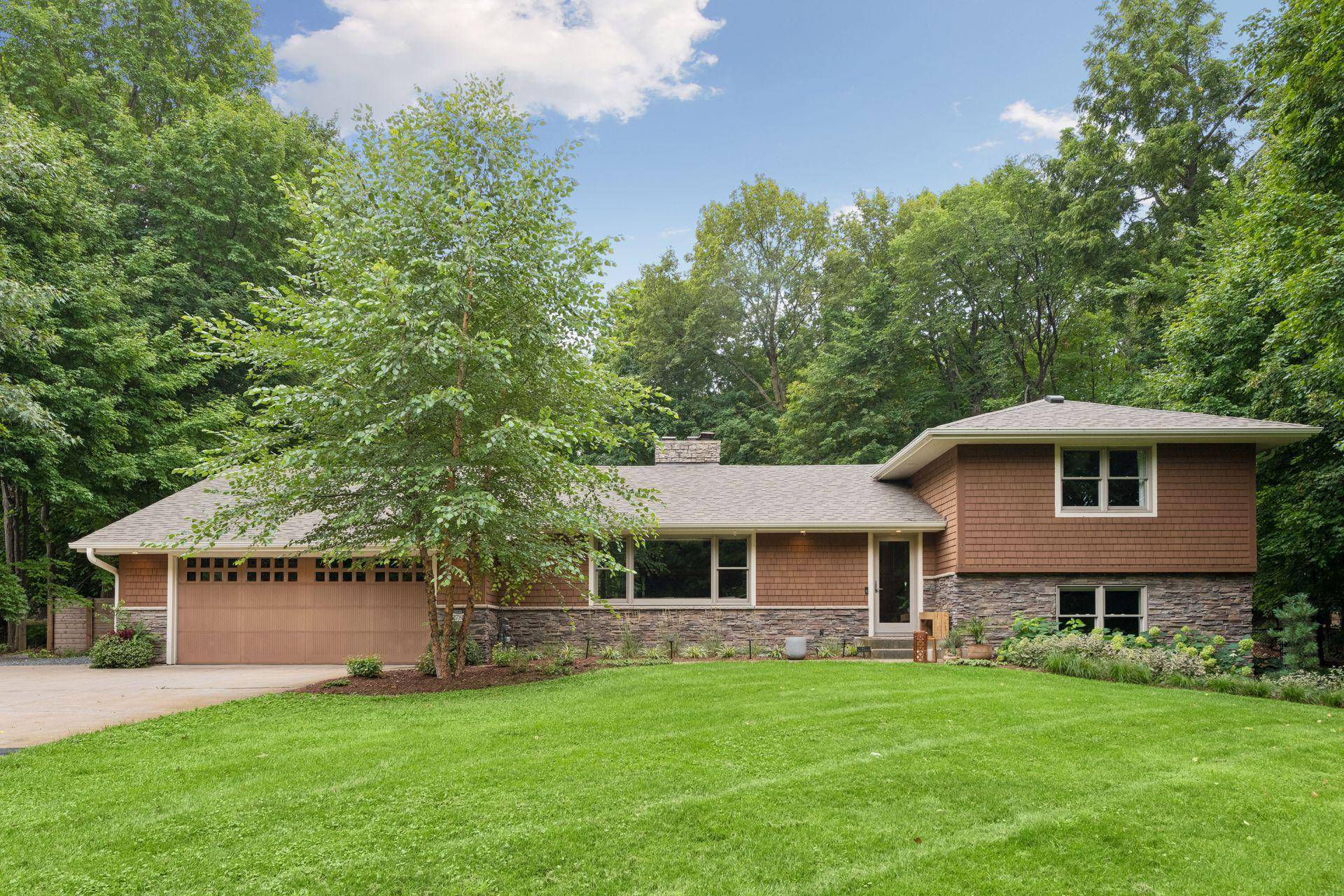 27885 Woodside RD, Excelsior, MN 55331