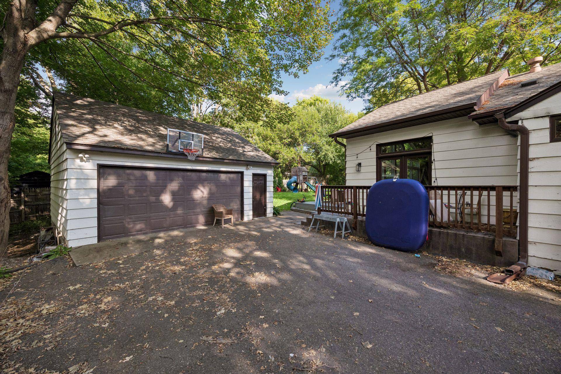 18160 Berry LN, Wayzata, MN 55391
