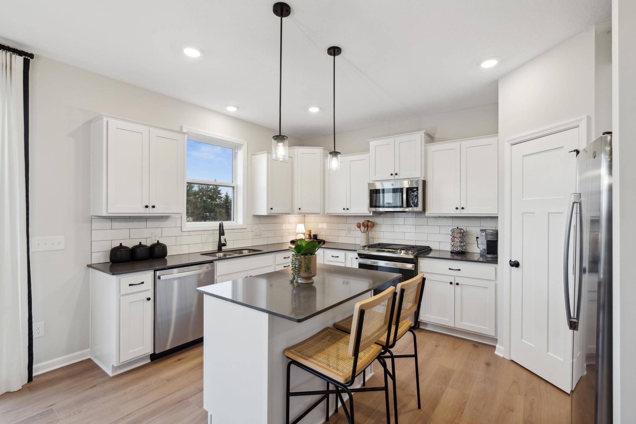 320 Watkins Glen CT, Chaska, MN 55318