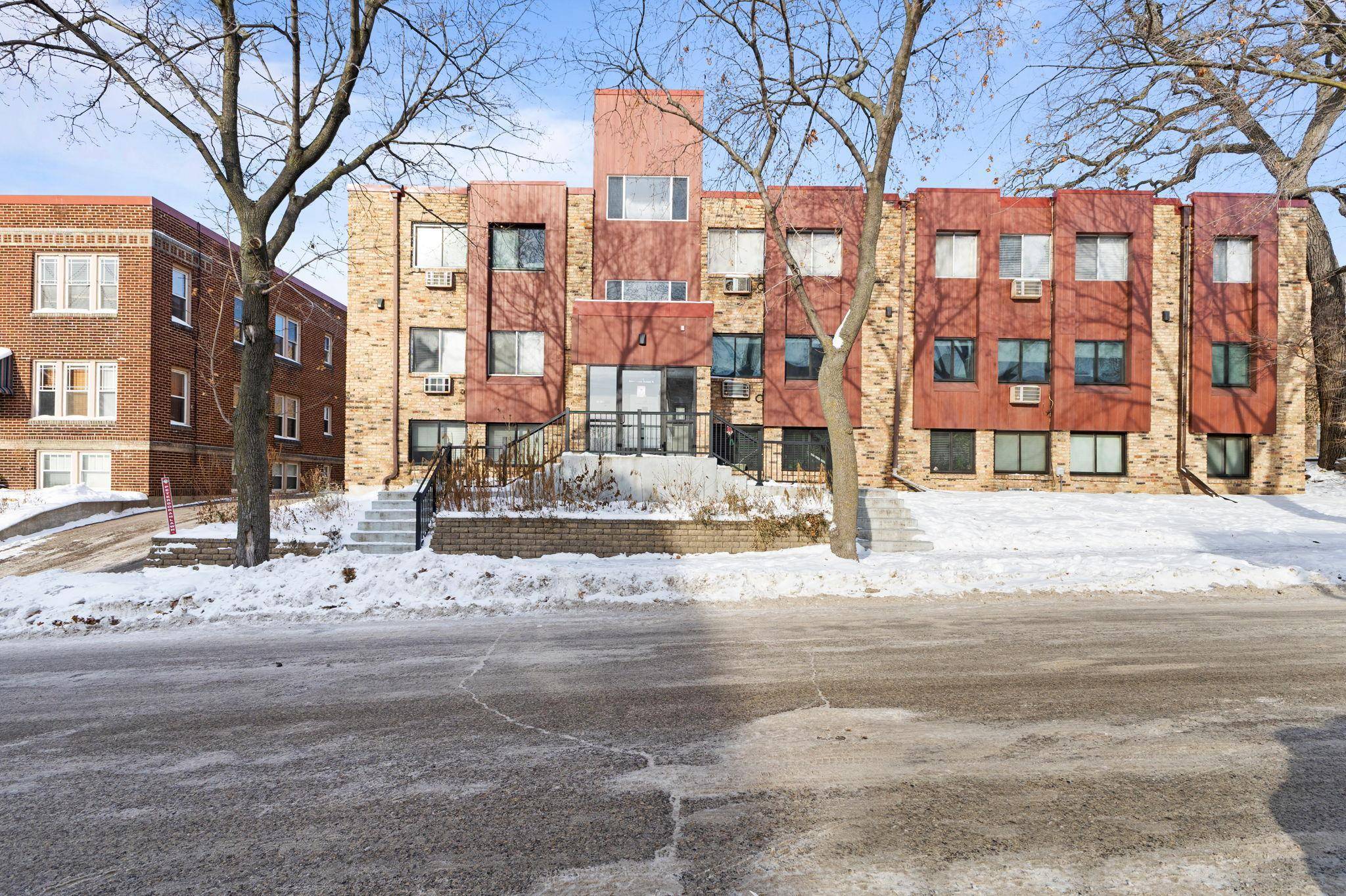 520 Ridgewood Ave #4, Minneapolis, MN 55403
