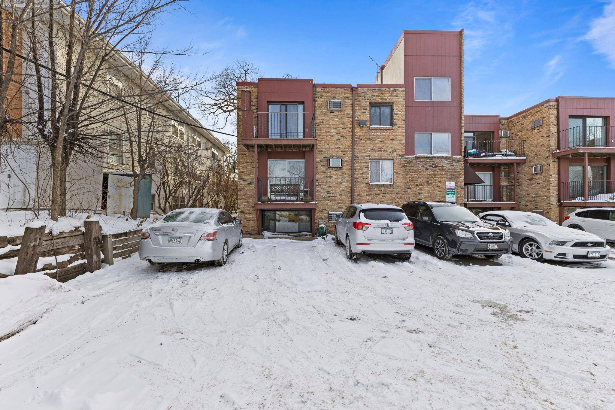 520 Ridgewood Ave #4, Minneapolis, MN 55403