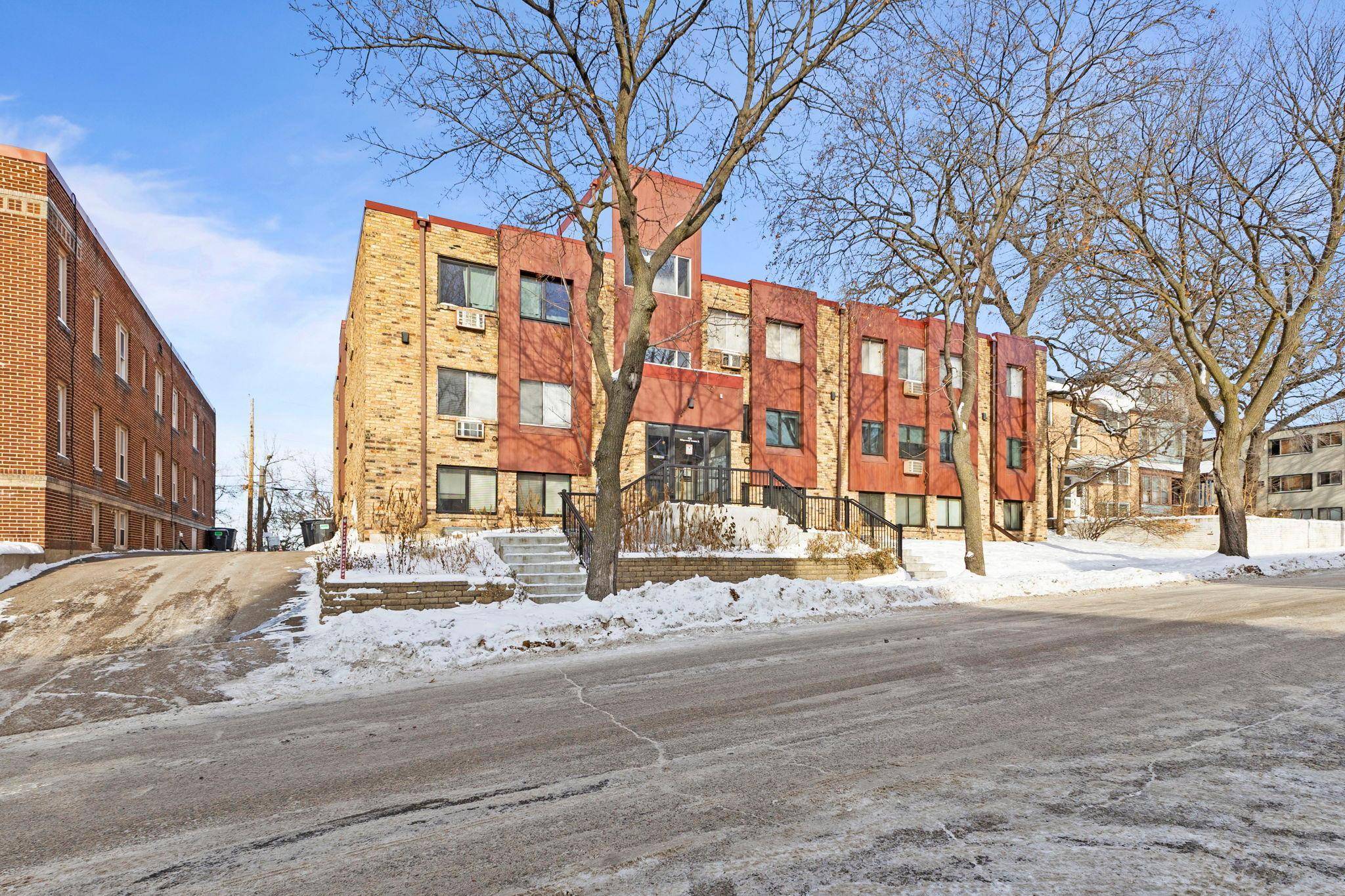 520 Ridgewood Ave #4, Minneapolis, MN 55403