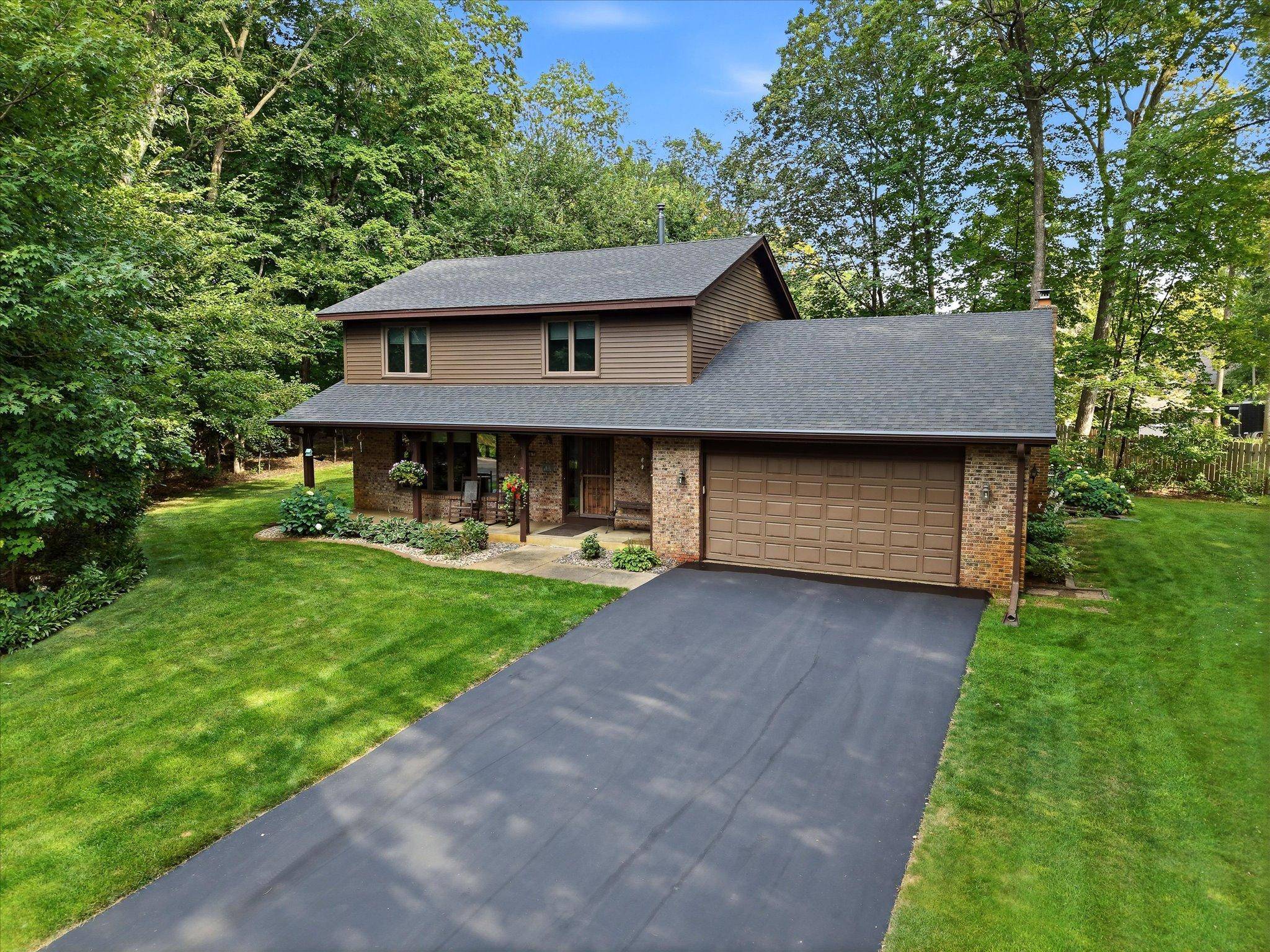5665 Star CIR, Shorewood, MN 55331