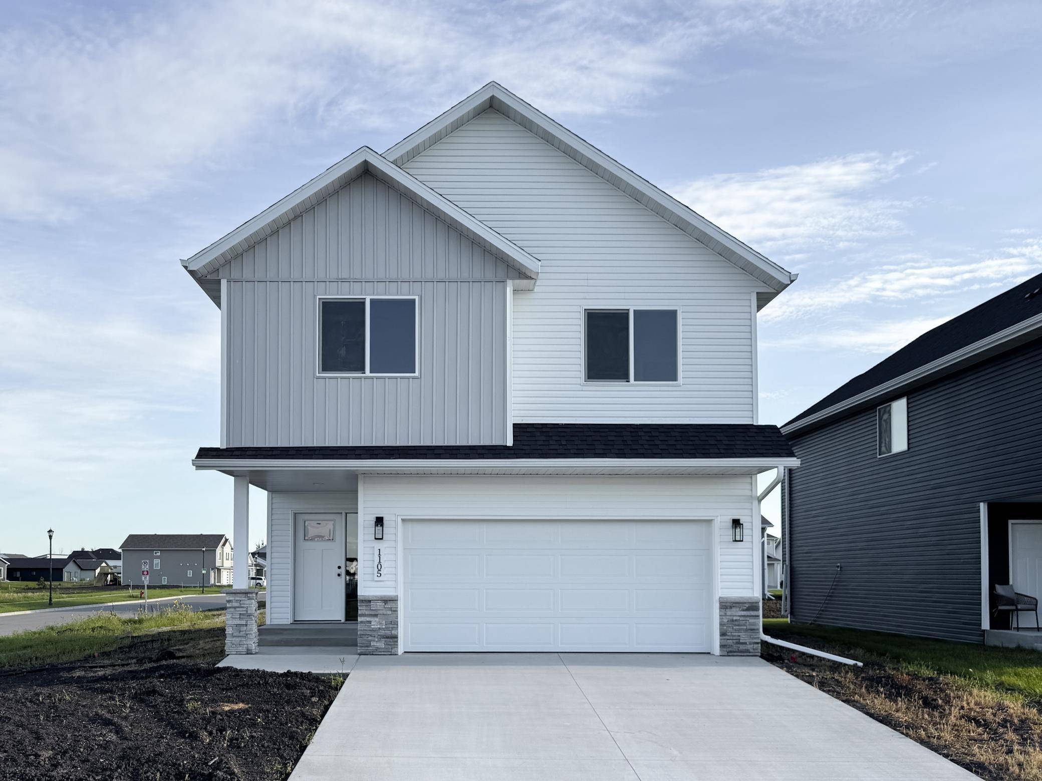 1105 Jill DR W, West Fargo, ND 58078