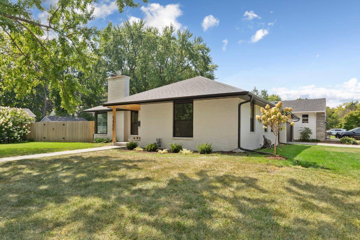 5400 Richmond LN, Edina, MN 55436