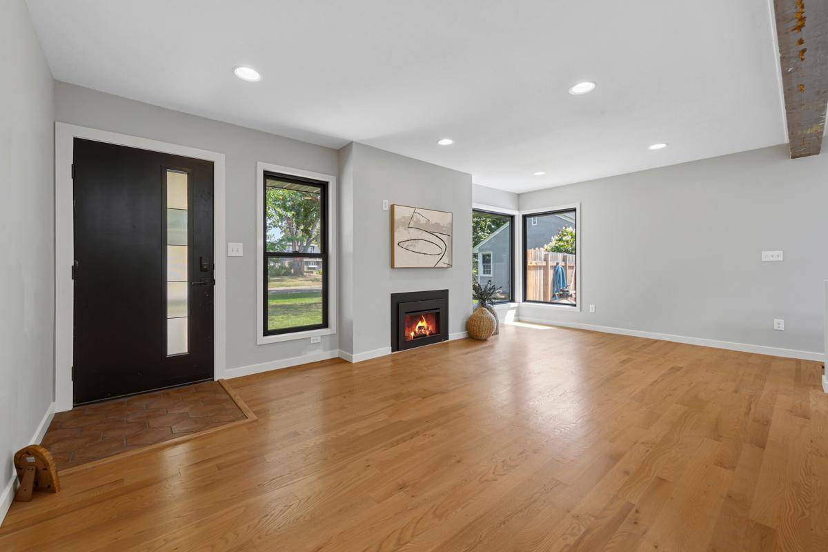 5400 Richmond LN, Edina, MN 55436