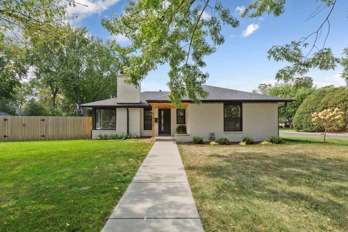 5400 Richmond LN, Edina, MN 55436