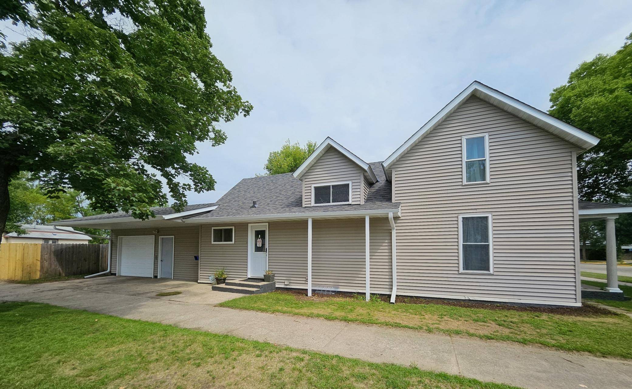 323 1st ST SW, Wadena, MN 56482