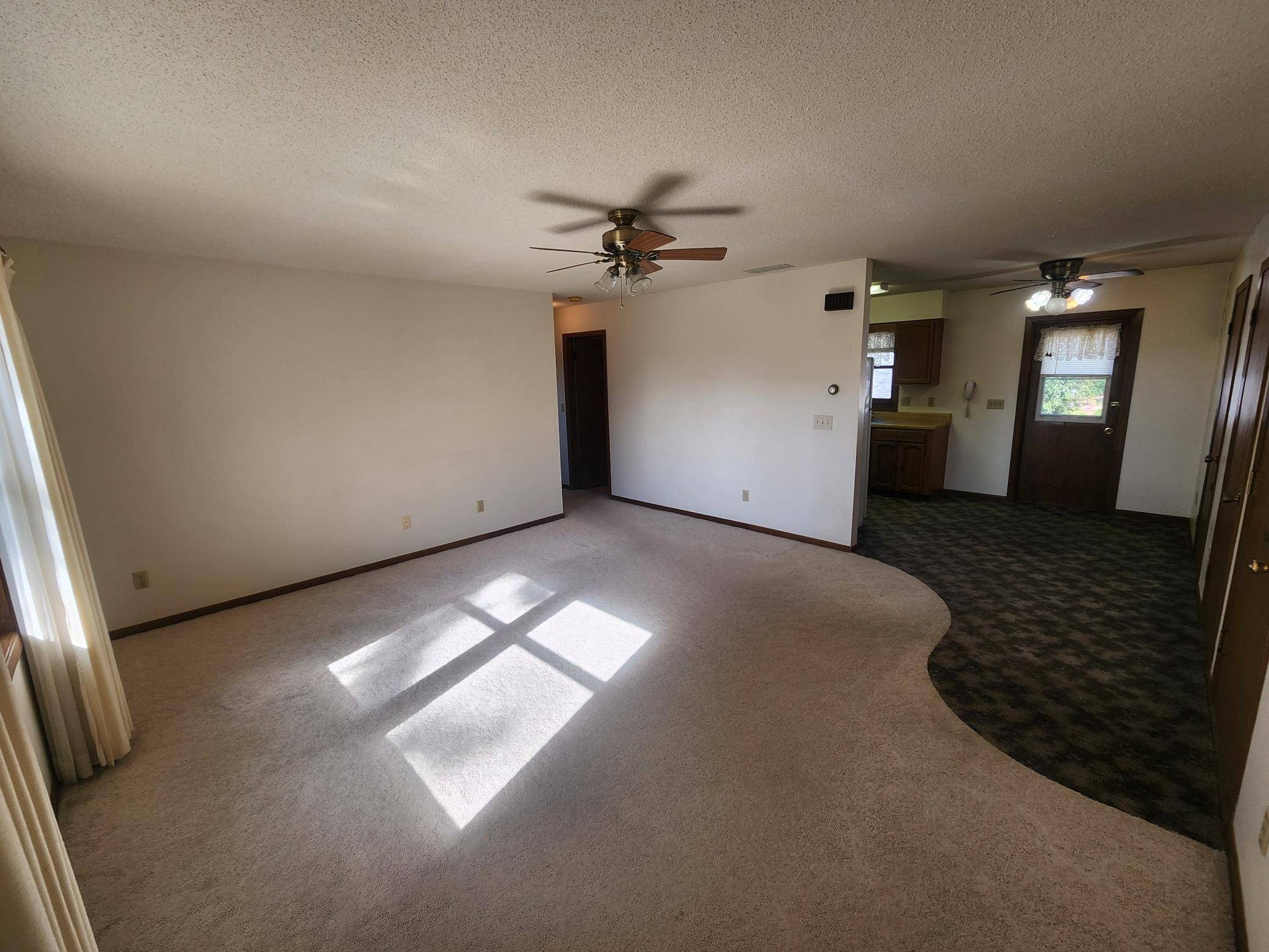 408 N Everett ST #1, Le Roy, MN 55951