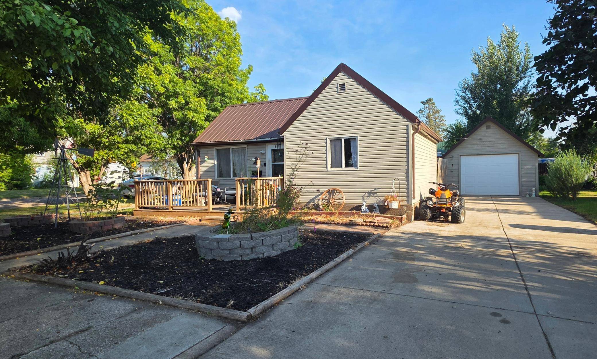 805 4th ST NE, Valley City, ND 58072