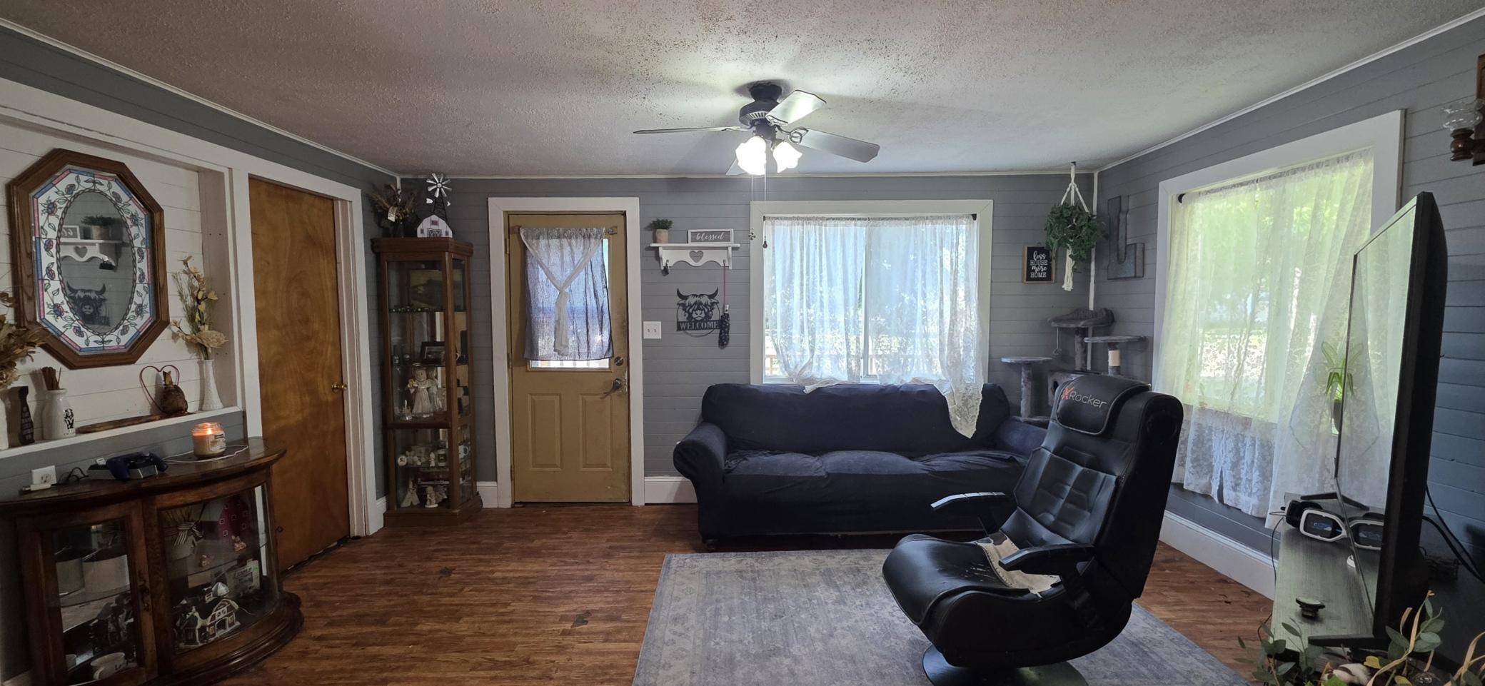 805 4th ST NE, Valley City, ND 58072