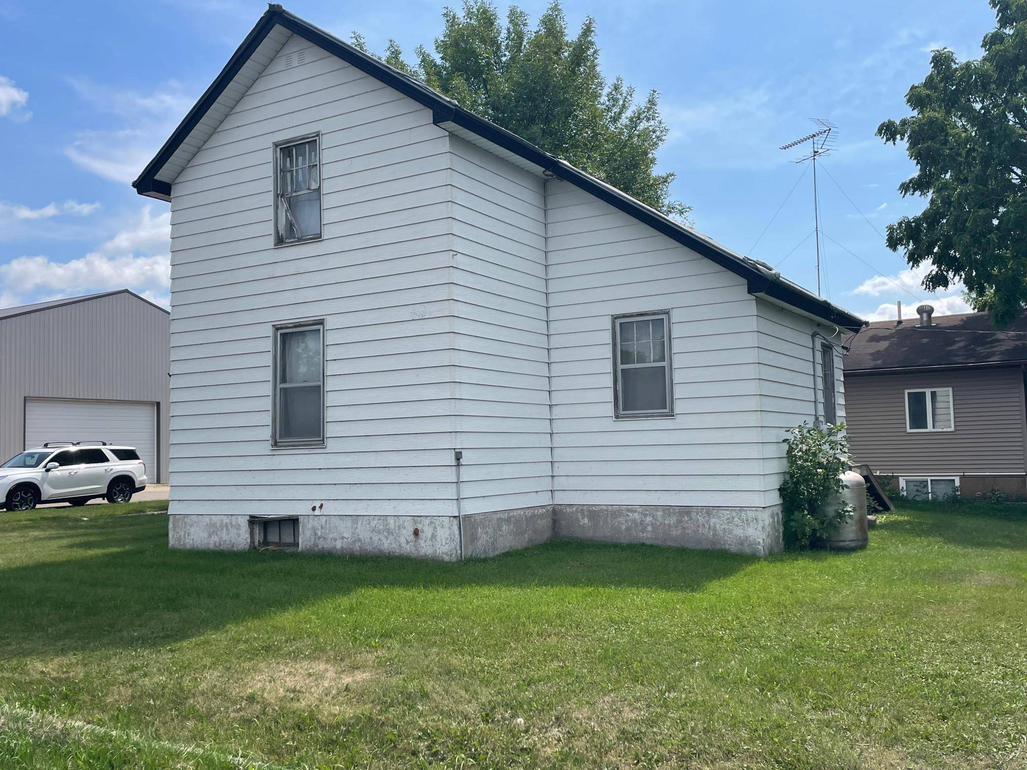 200 Larson AVE, Ashby, MN 56309