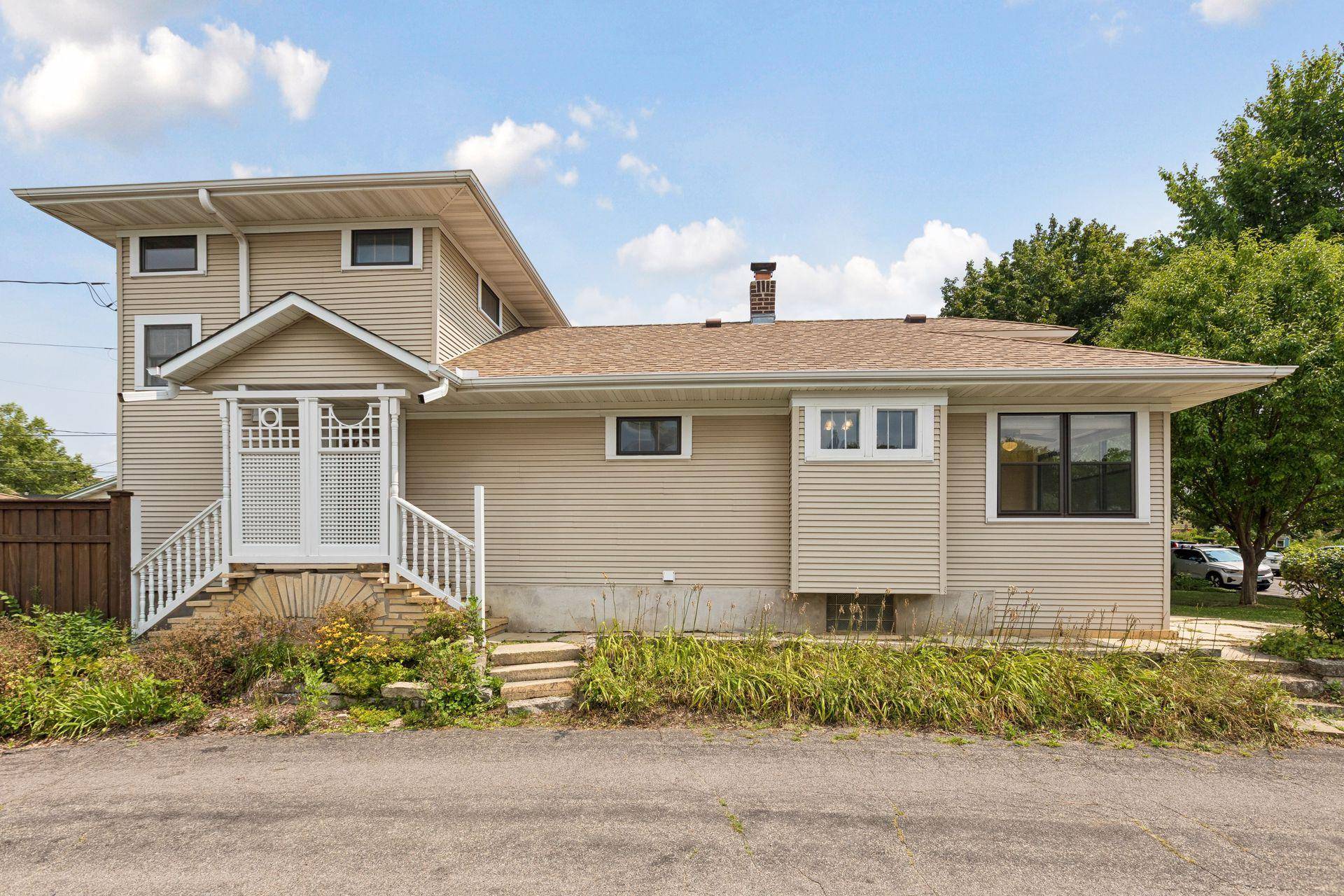 2043 Berkeley AVE, Saint Paul, MN 55105