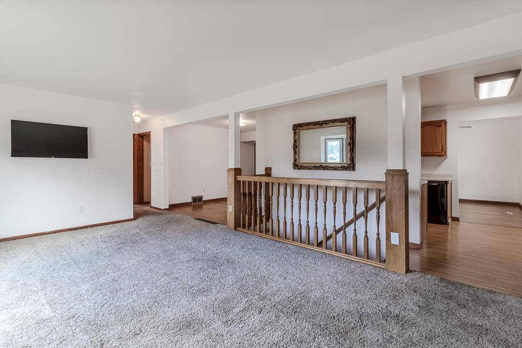100 Meadow LN, Mankato, MN 56001