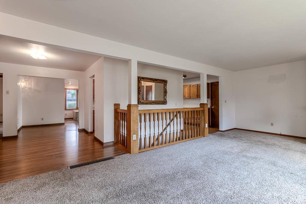 100 Meadow LN, Mankato, MN 56001