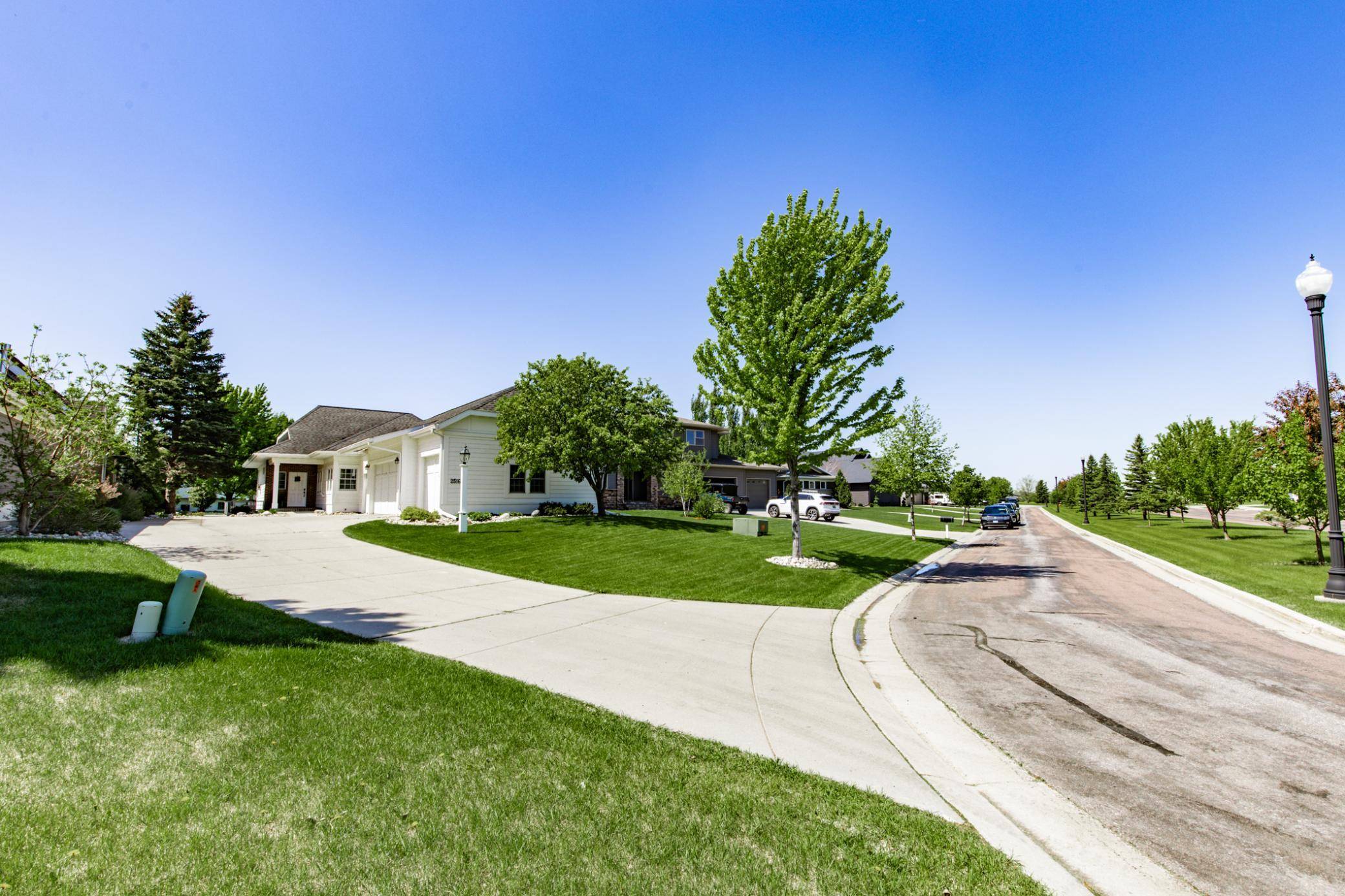 2516 Rose Creek Pkwy S, Fargo, ND 58104