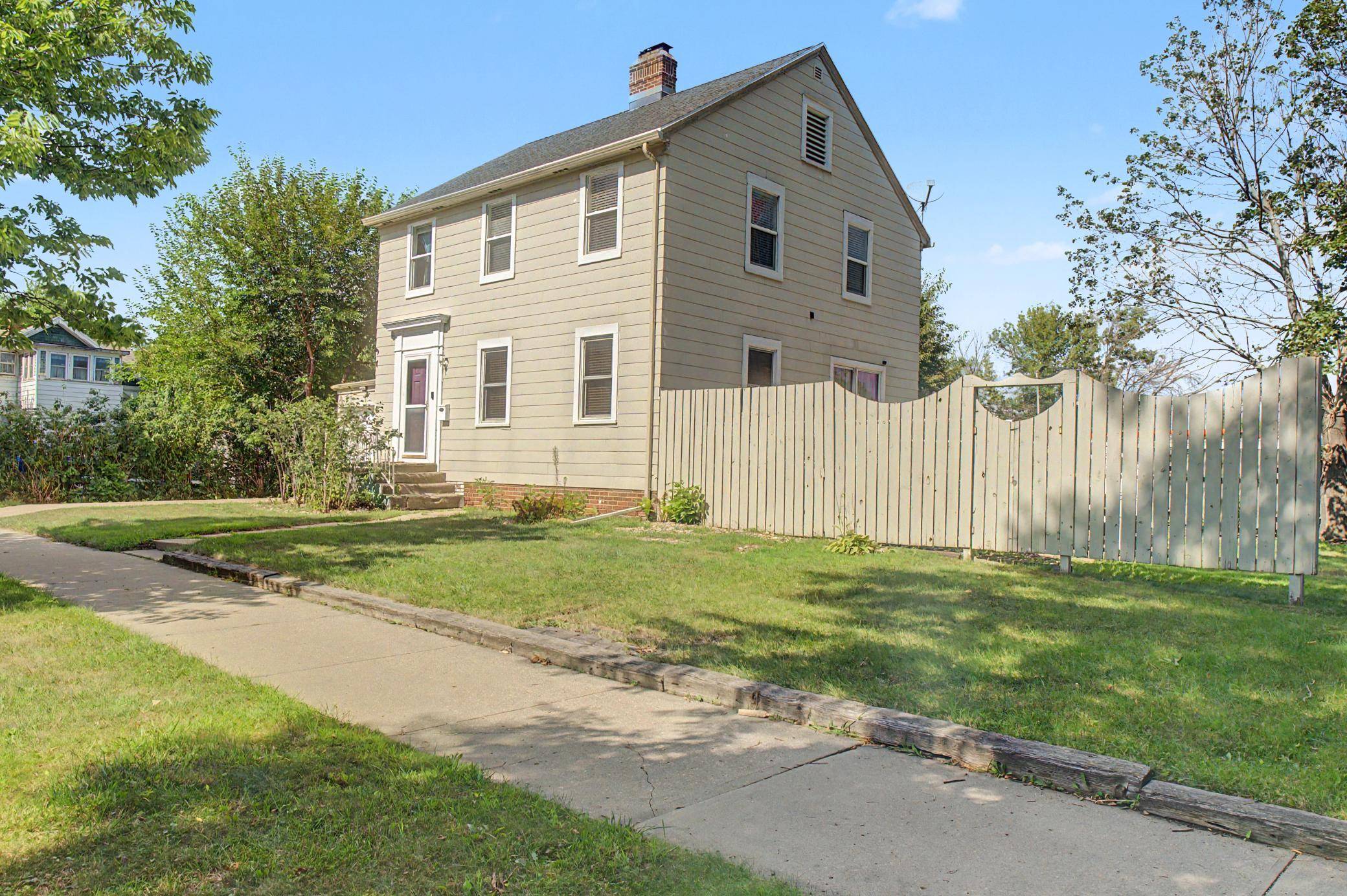 608 9th ST, Worthington, MN 56187