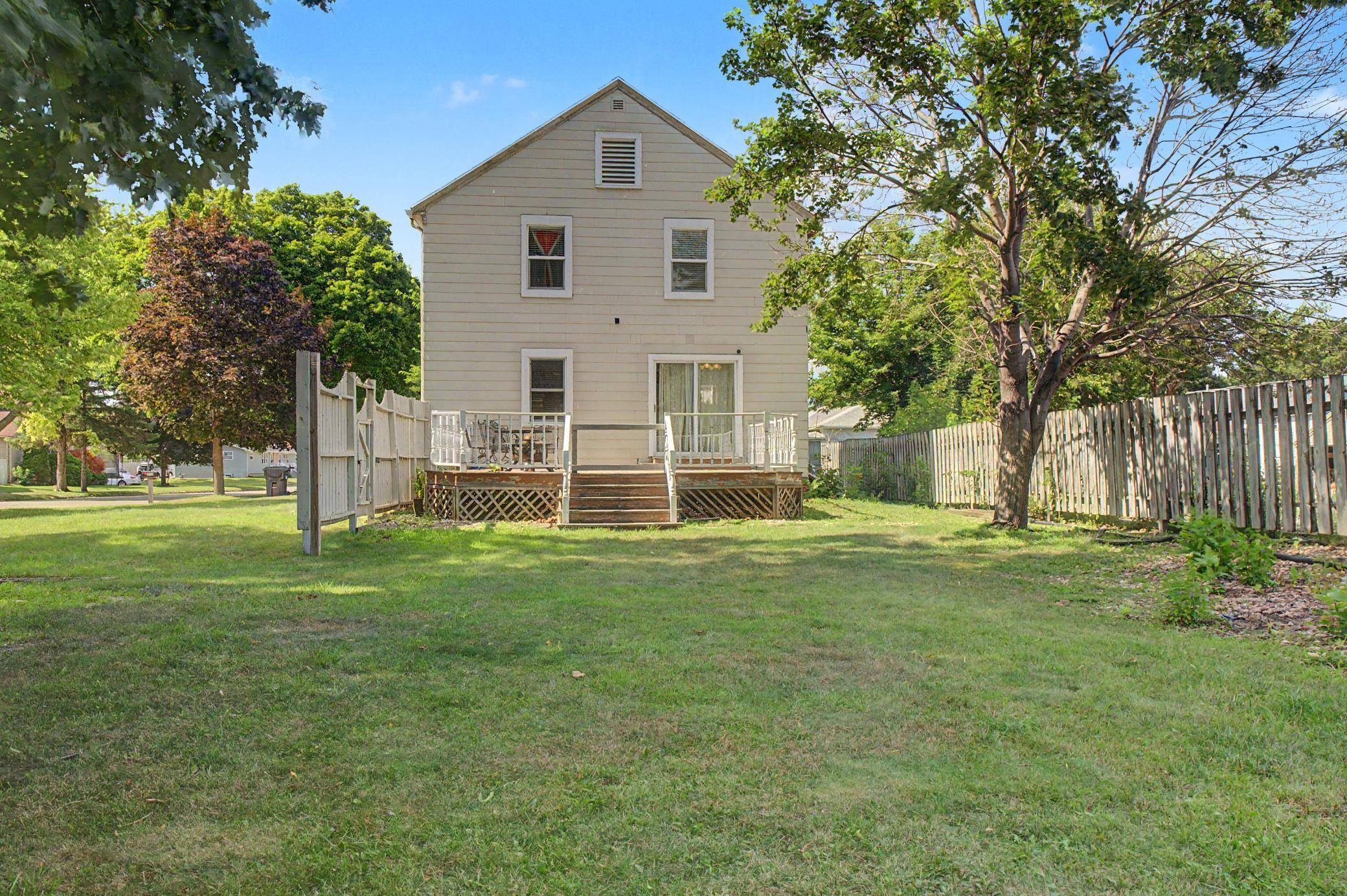 608 9th ST, Worthington, MN 56187